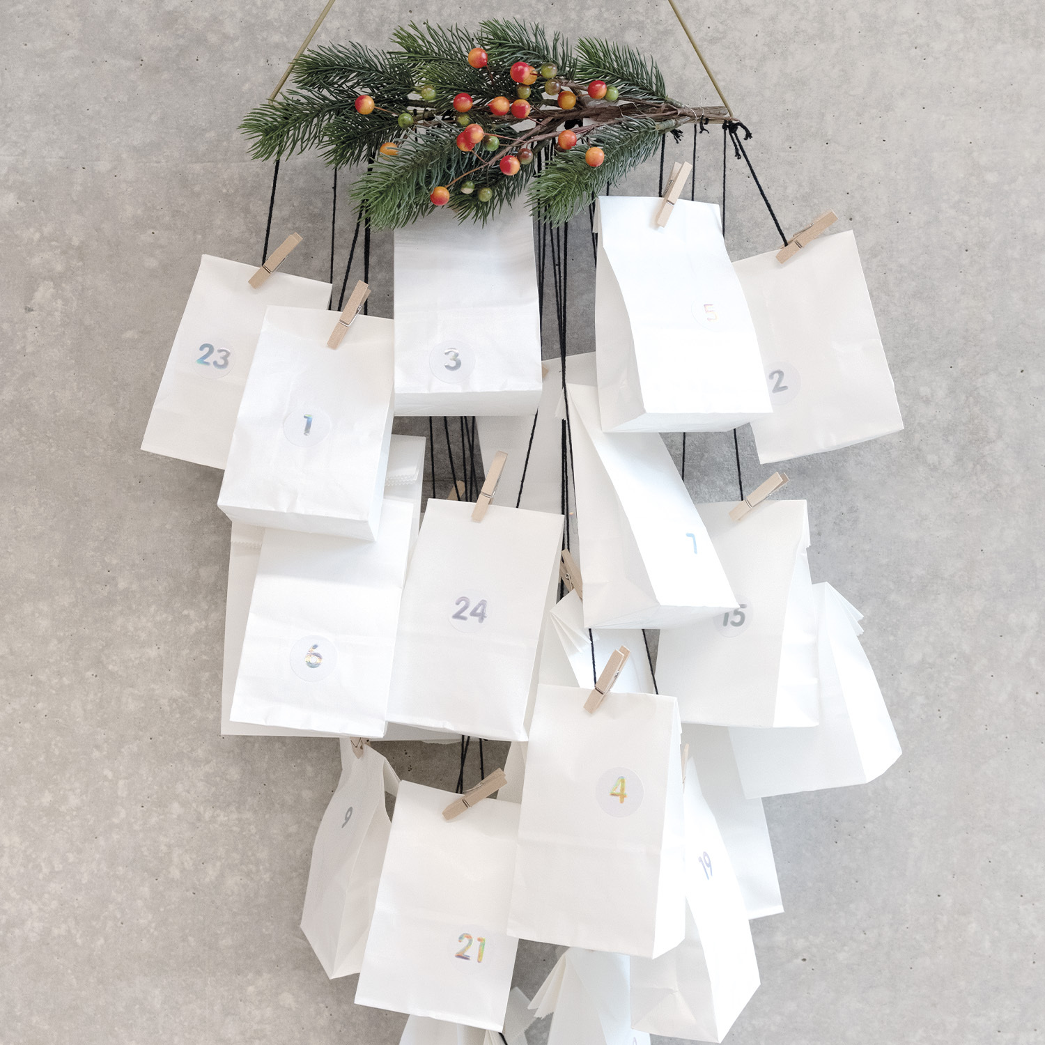 Bastelanleitung moderner Papiertüten-Adventskalender von Rico Design