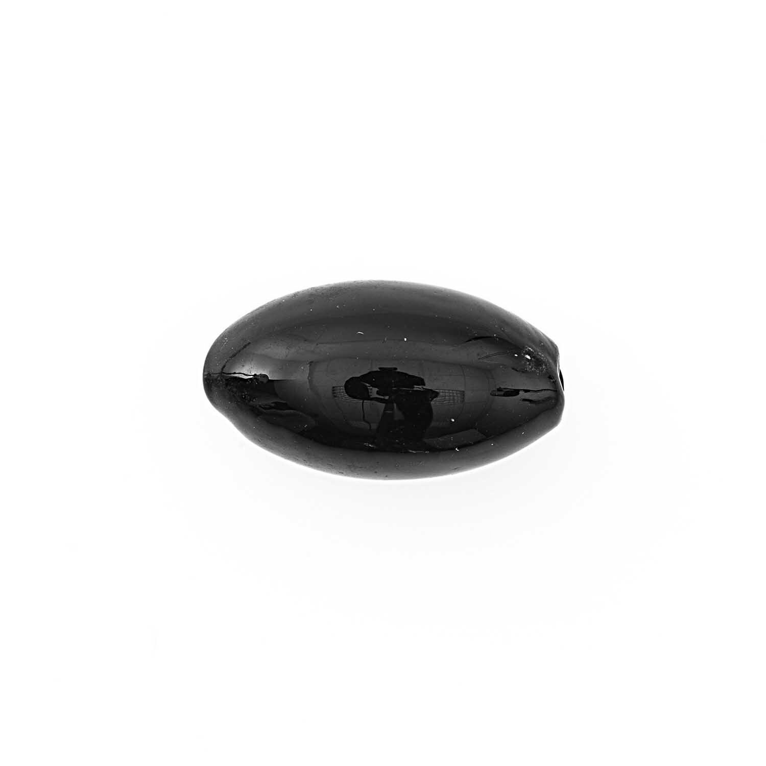 Olive schwarz 20x12mm Glas 3 Stück von Rico Design. Schwarze Glasperle in Olivenform auf weißem Hintergrund.