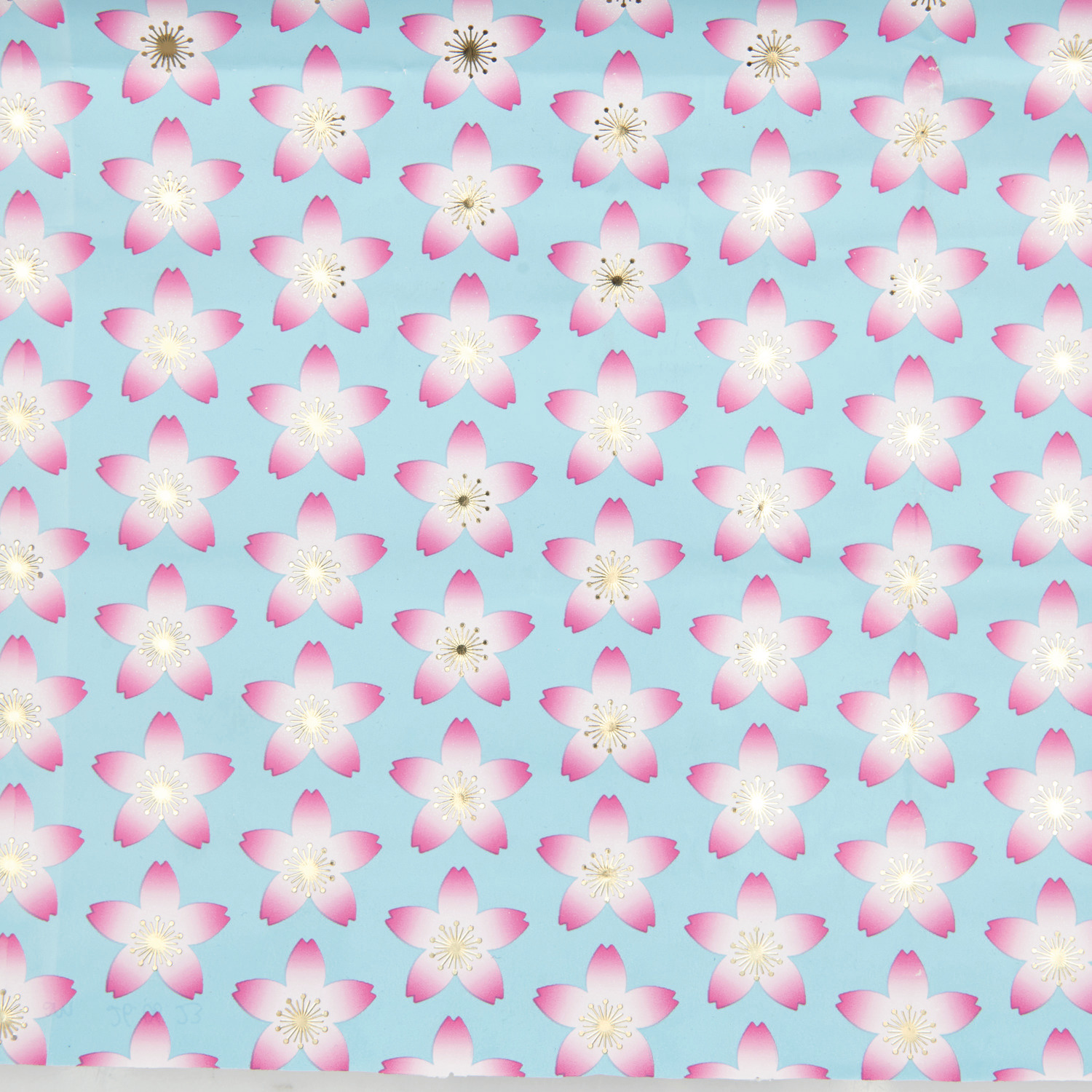 Geschenkpapier Kirschblüten Blau mit zarten rosa Blüten auf hellblauem Hintergrund, 70cm x 2m, 80g/m². Ideal für stilvolle Verpackungen.