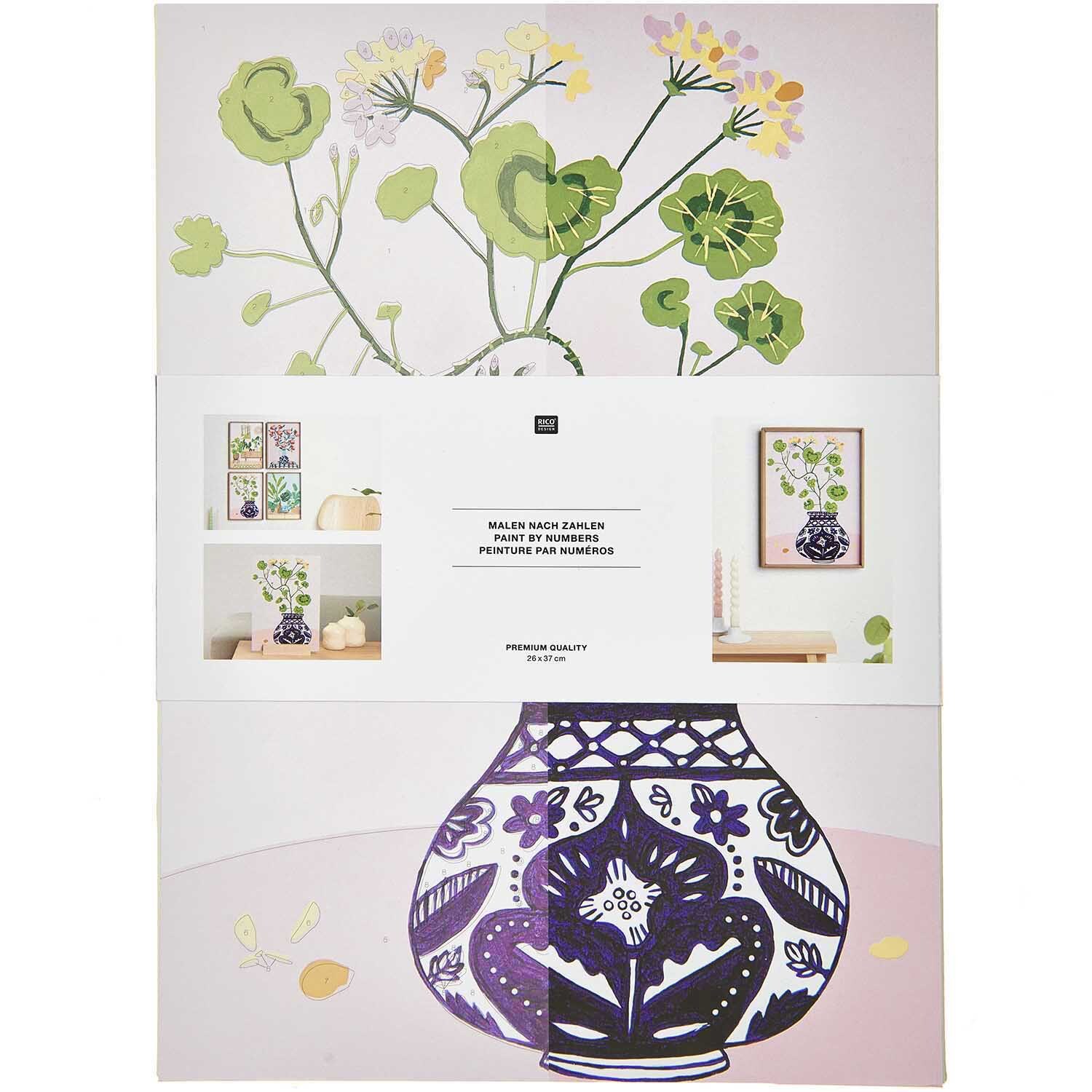 Rico Design Malen nach Zahlen Geranie zeigt eine bunte Geranienblume in einer dekorativen Vase.