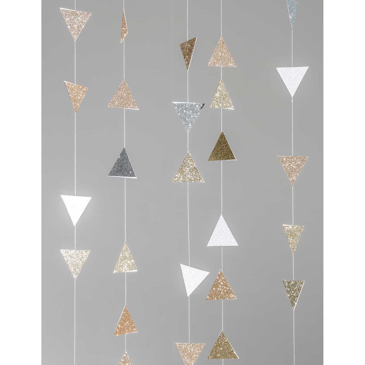 Paper Poetry Glitterpapierblock Magical Mix zeigt glitzernde Dreiecke in Gold, Silber und Weiß. Ideal für kreative Bastelprojekte.