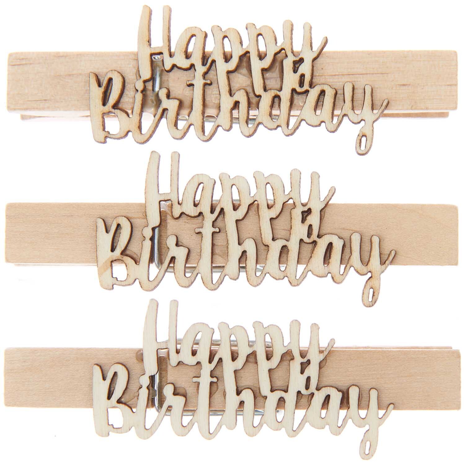Holzklammern "Happy Birthday" aus Holz, 10x70mm, 3 Stück. Dekorative Clips von Rico Design.