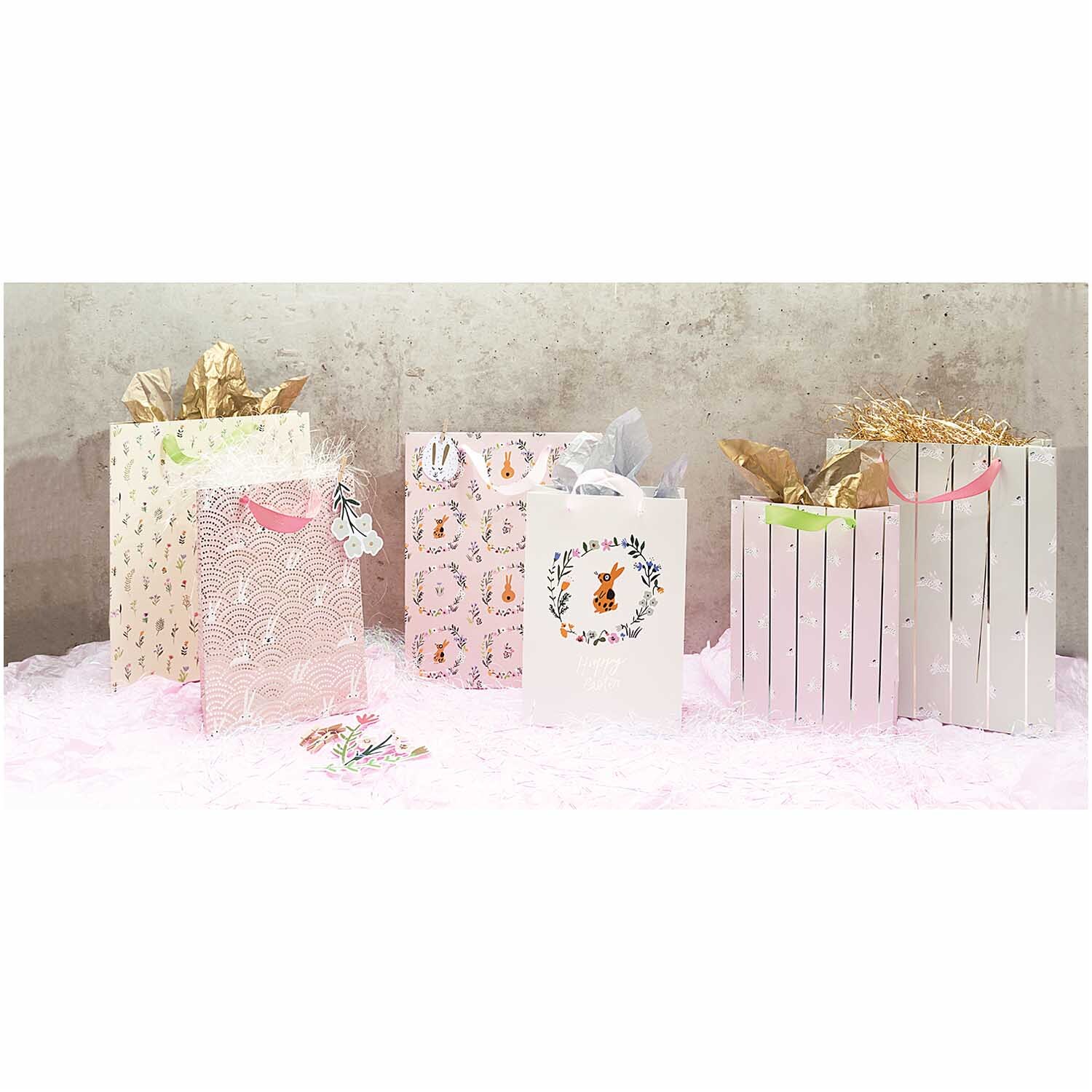 Paper Poetry Geschenktüte Bunny Hop Hasen im Feld 18x26x12cm von Rico Design