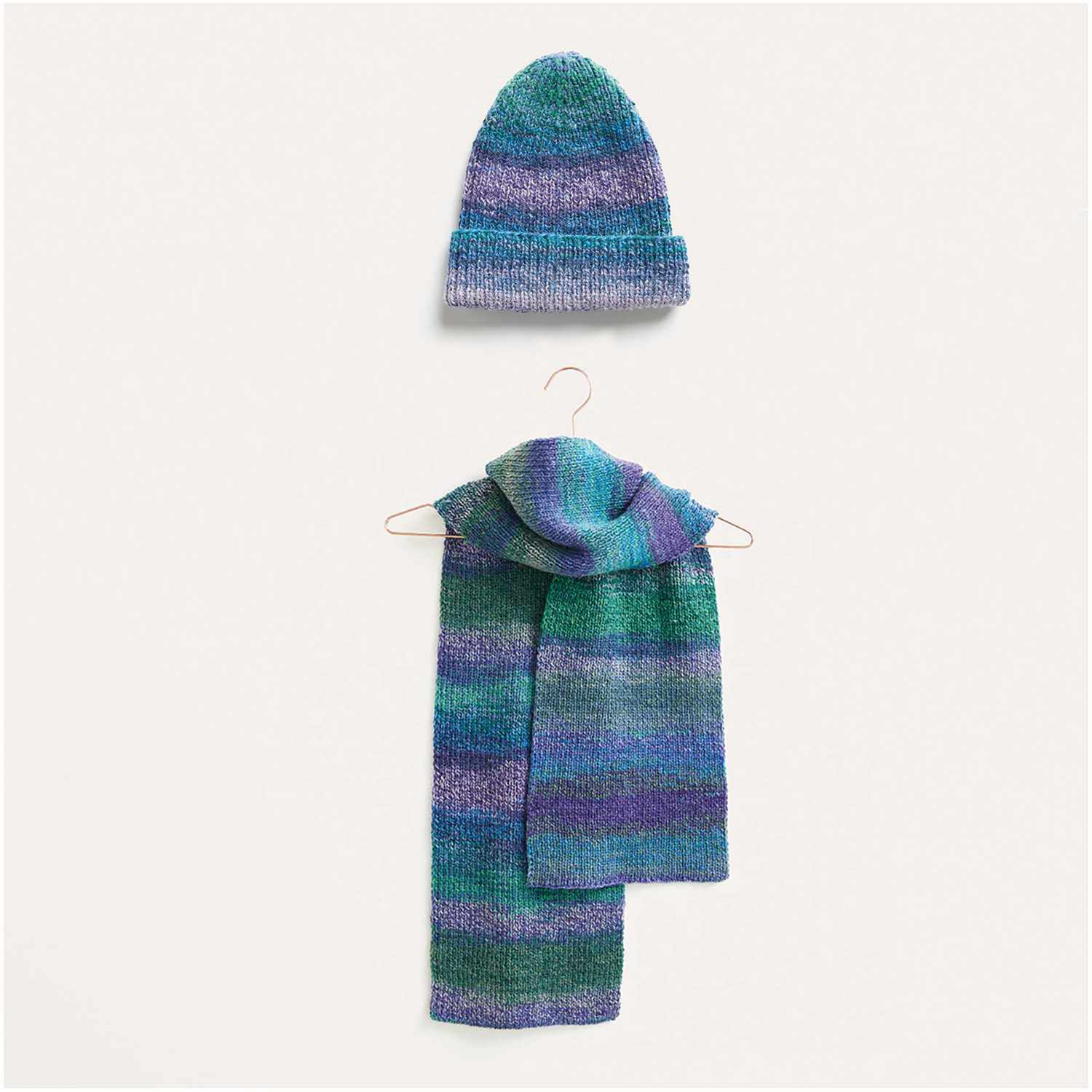Gestrickte Mütze und Schal: Modell 16 und 17 aus dem Heft Creative Chic Unique dk Special