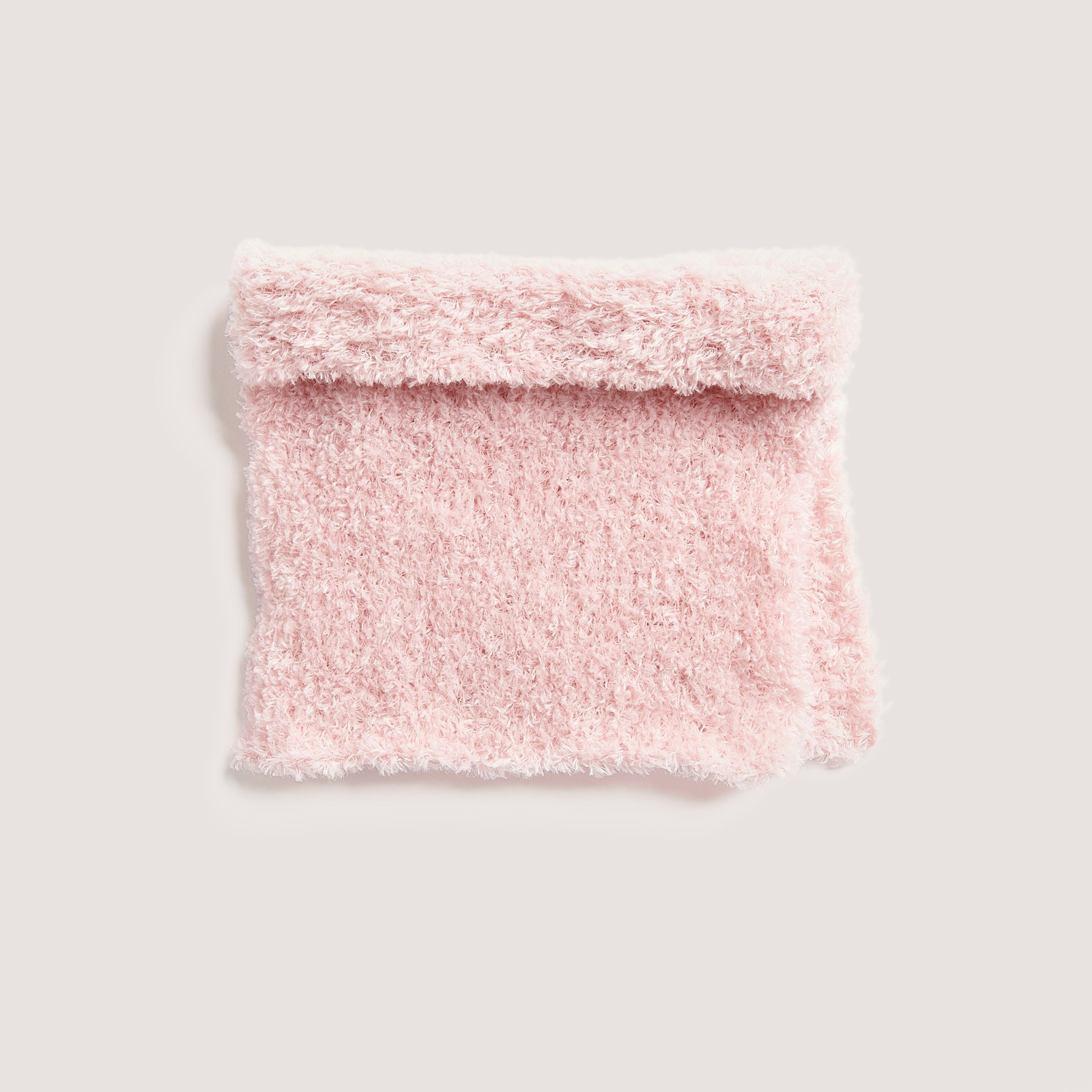 Strickset Loop Modell 03 aus Rico Kids 13: Flauschiger rosa Schal aus Creative Teddy Garn.