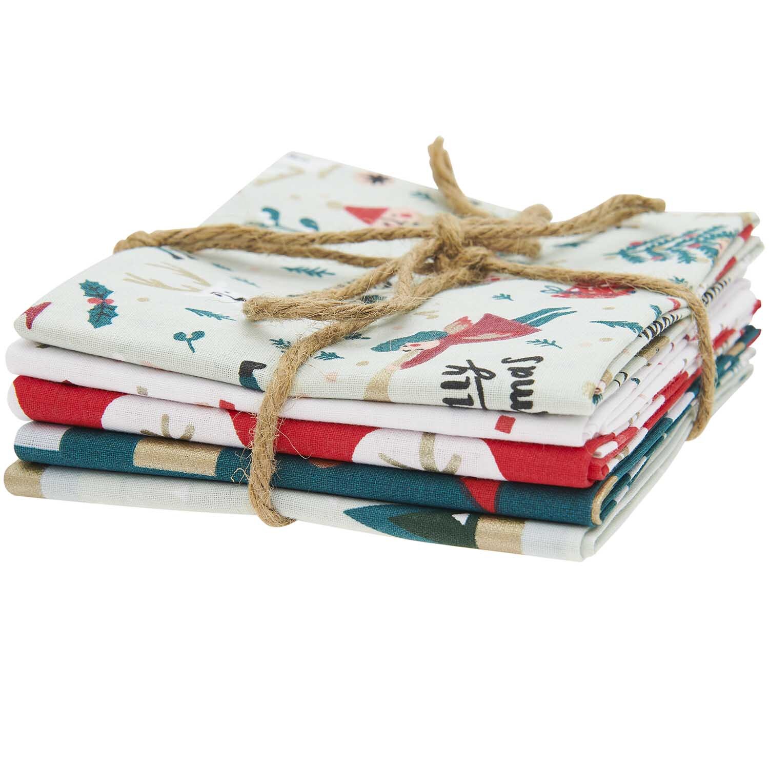 Stoffpaket mit 5 weihnachtlichen Stoffen, gebunden mit Jute, von Rico Design. Ideal für festliche Nähprojekte.