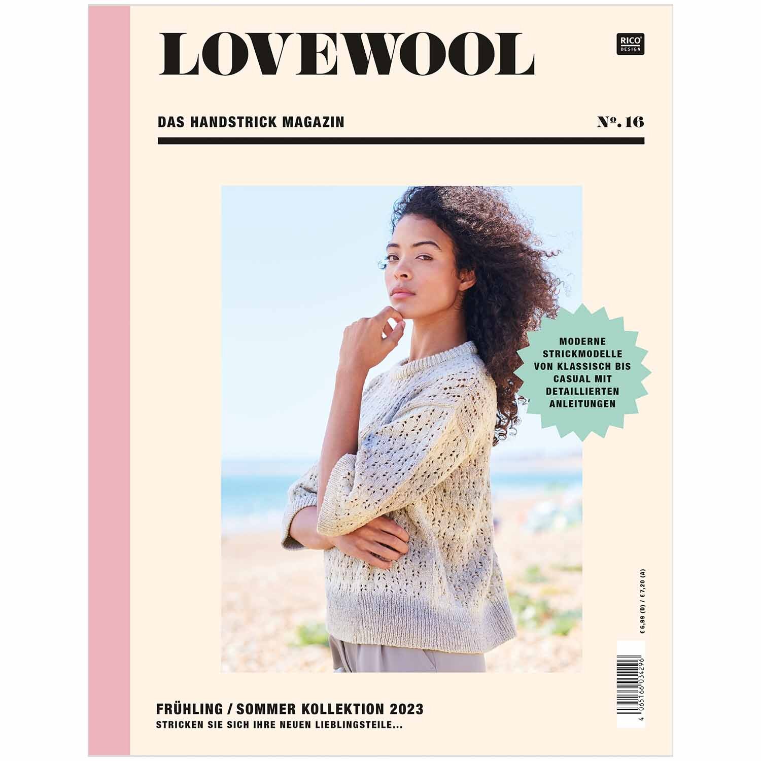 Lovewool Nr.16 Handstrickmagazin zeigt eine Frau in einer gestrickten Jacke am Strand. Marke: Rico Design.
