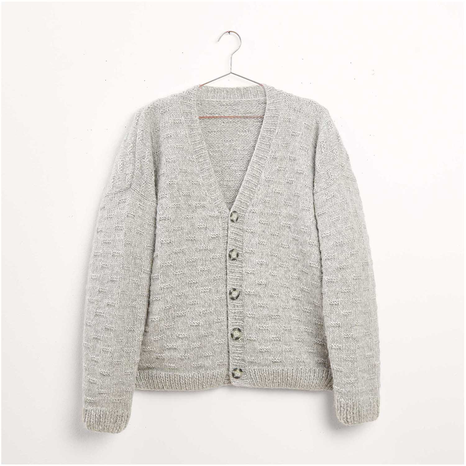 Gestrickter Cardigan: Modell 23 aus dem Heft Luxury Knits Winter Special