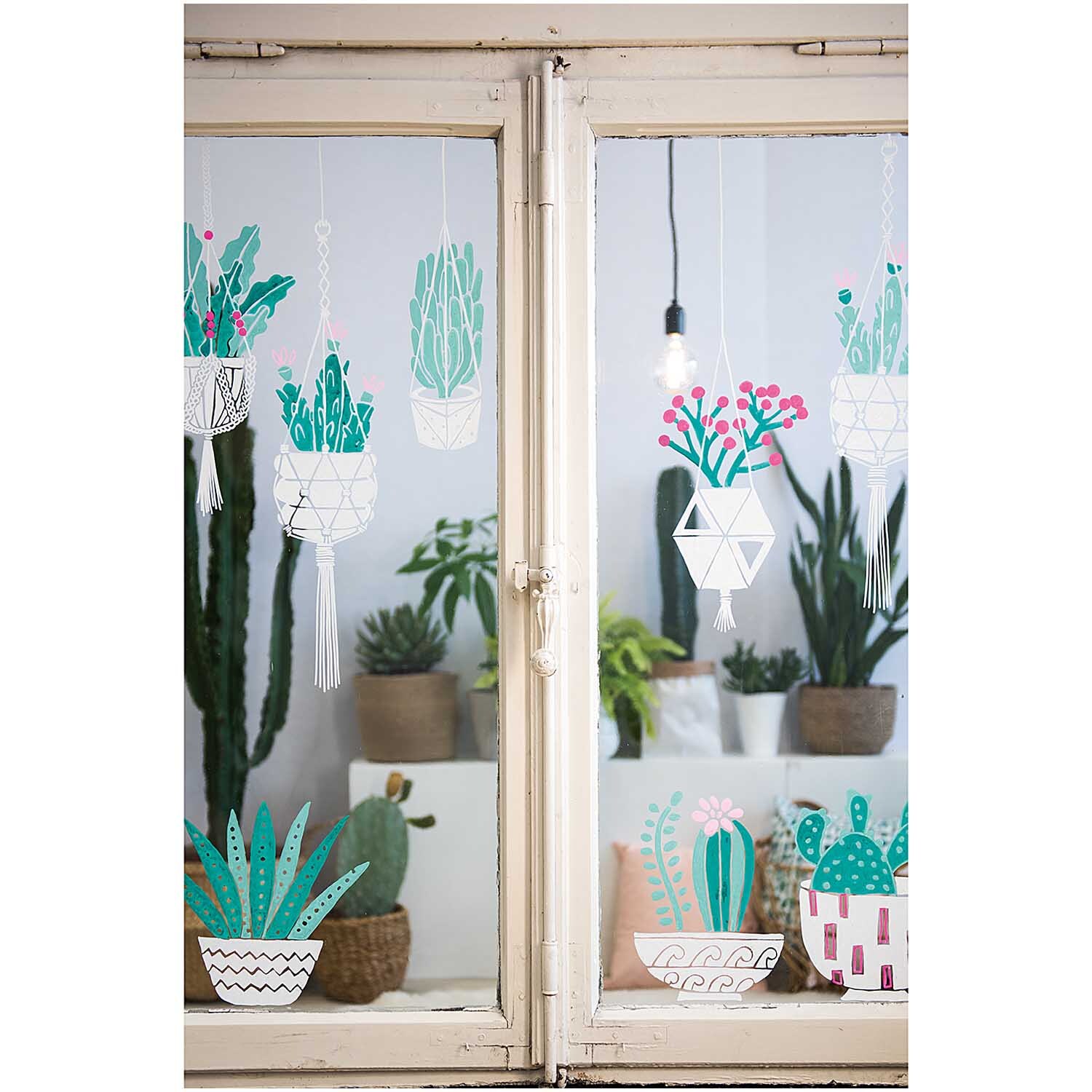 Vorlagenmappe Hygge Fenster- und Glasmalerei mit Kreidestiften zeigt bunte Pflanzenmotive auf Glas. Ideal für kreative Dekorationen.