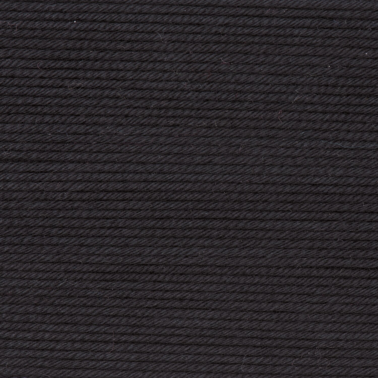 Wickelkarte des Garns Essentials Cotton dk in der Farbe 90 Schwarz.