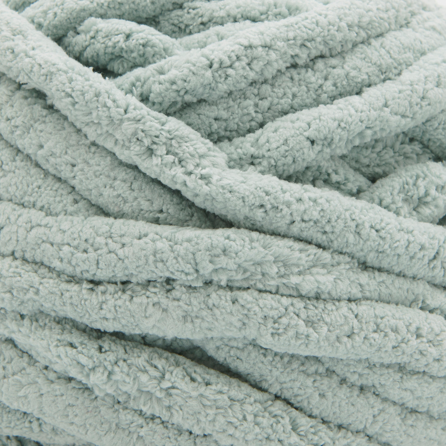 Chenillove Super Big, weiches Garn in Salbei, 300g 36m, ideal für kuschelige Strickprojekte.
