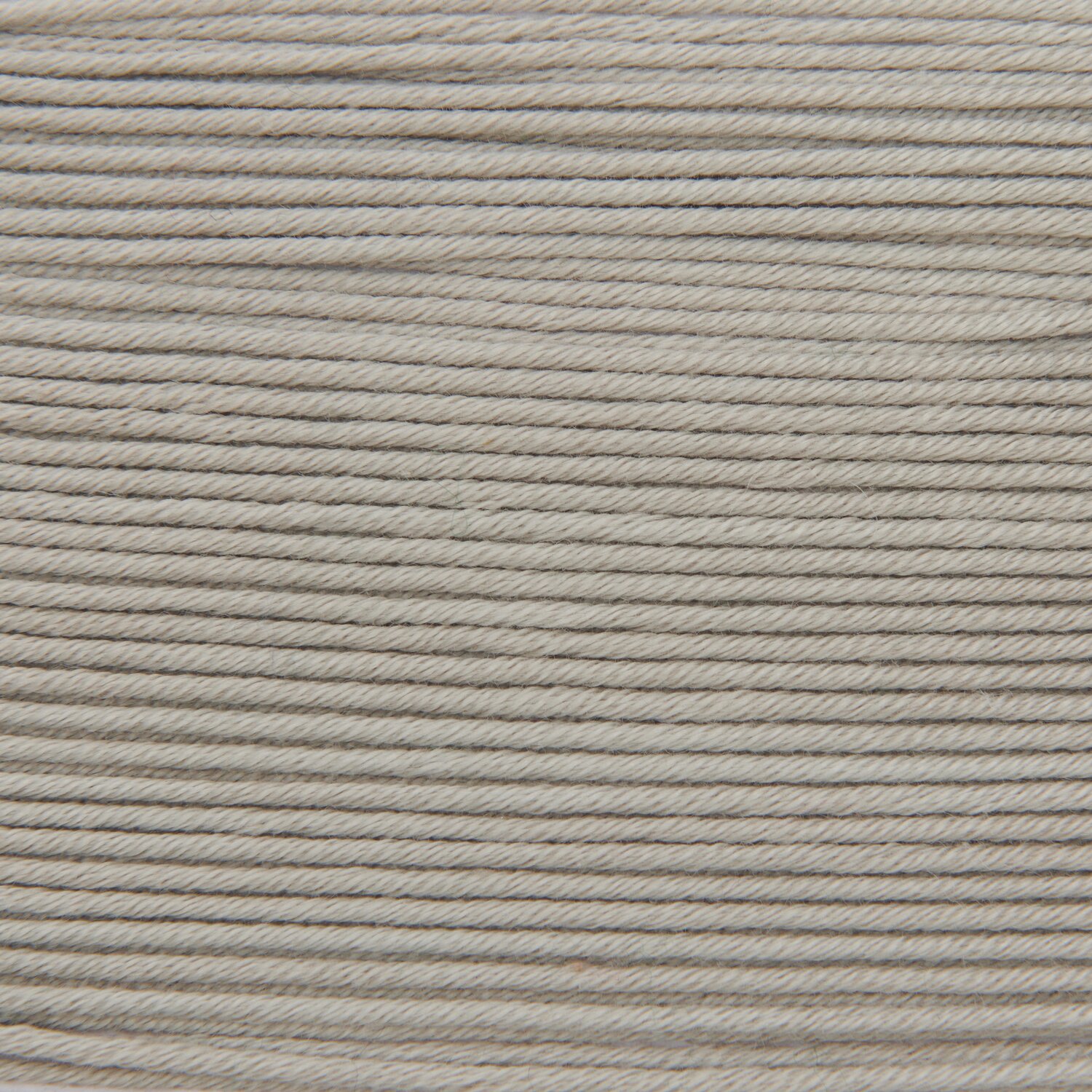 Wickelkarte des Garns Essentials Cotton dk in der Farbe 109 Staub.