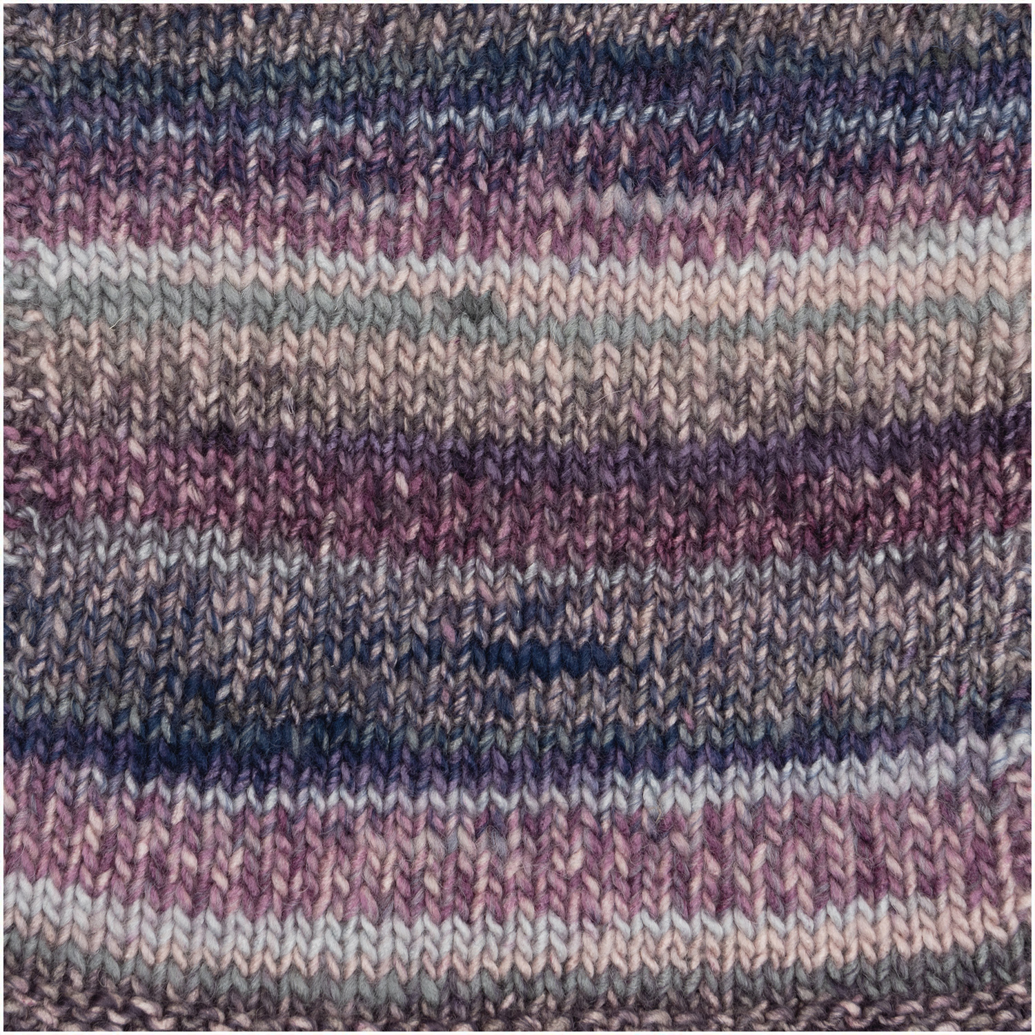 Melange Twist: Strickmuster in Lila Mix von Rico Design, 100g 145m, zeigt sanfte Farbverläufe.