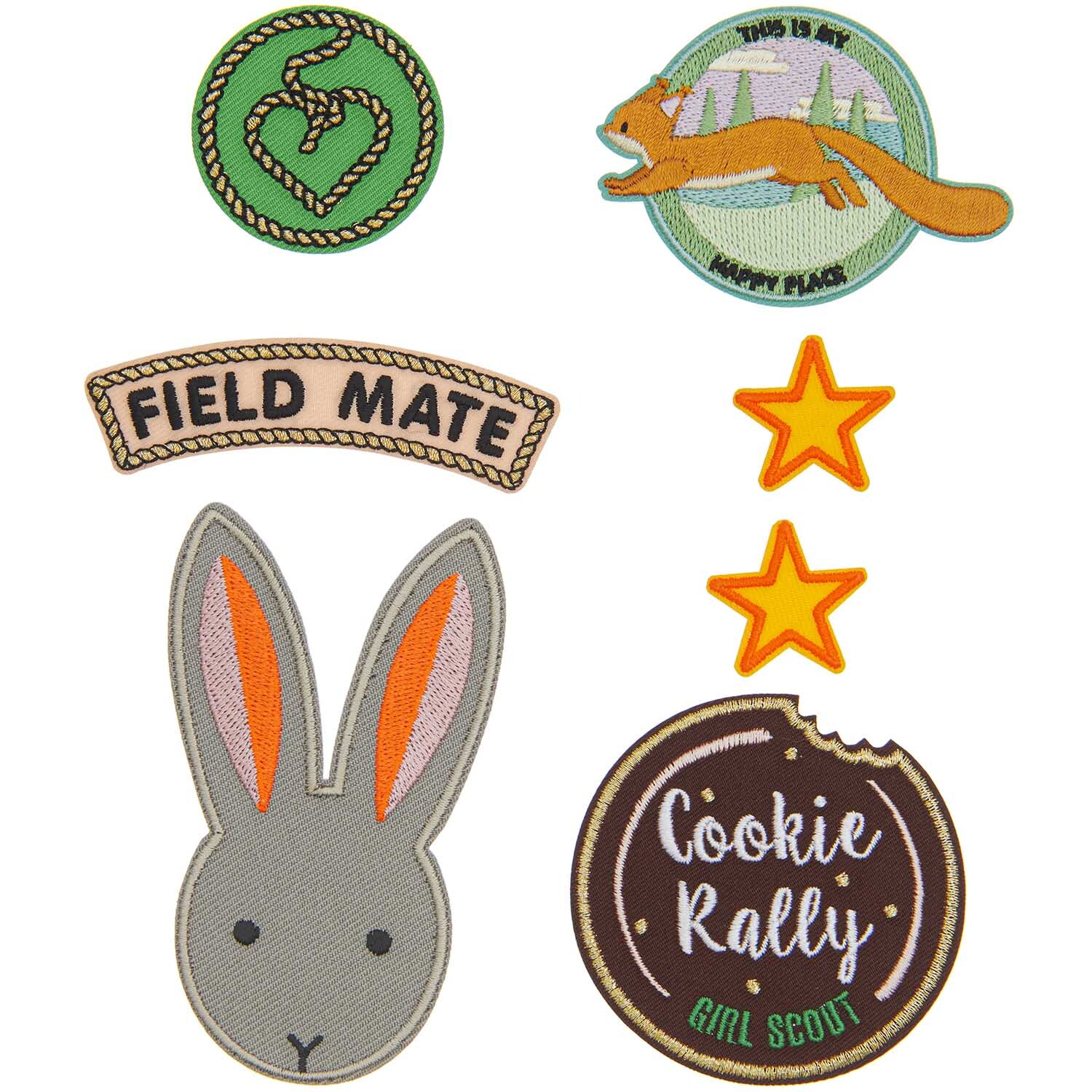 Patches Pfadfinder Hase zum Aufbügeln, 7-teiliges Set von Rico Design mit bunten Motiven wie Hase, Fuchs und Sternen. Ideal für kreative Designs.
