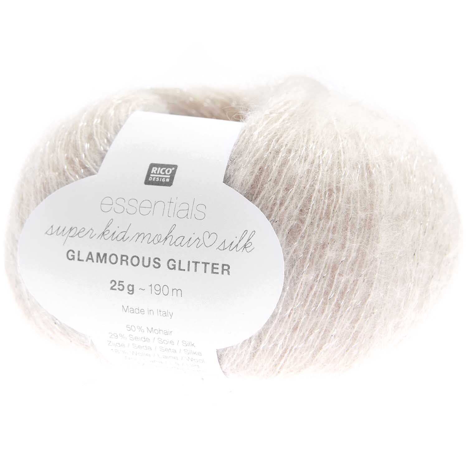 Strickset Dreieckstuch Modell 09: Weiches, glänzendes Garn von Rico Design in zartem Rosa, ideal für elegante Strickprojekte.