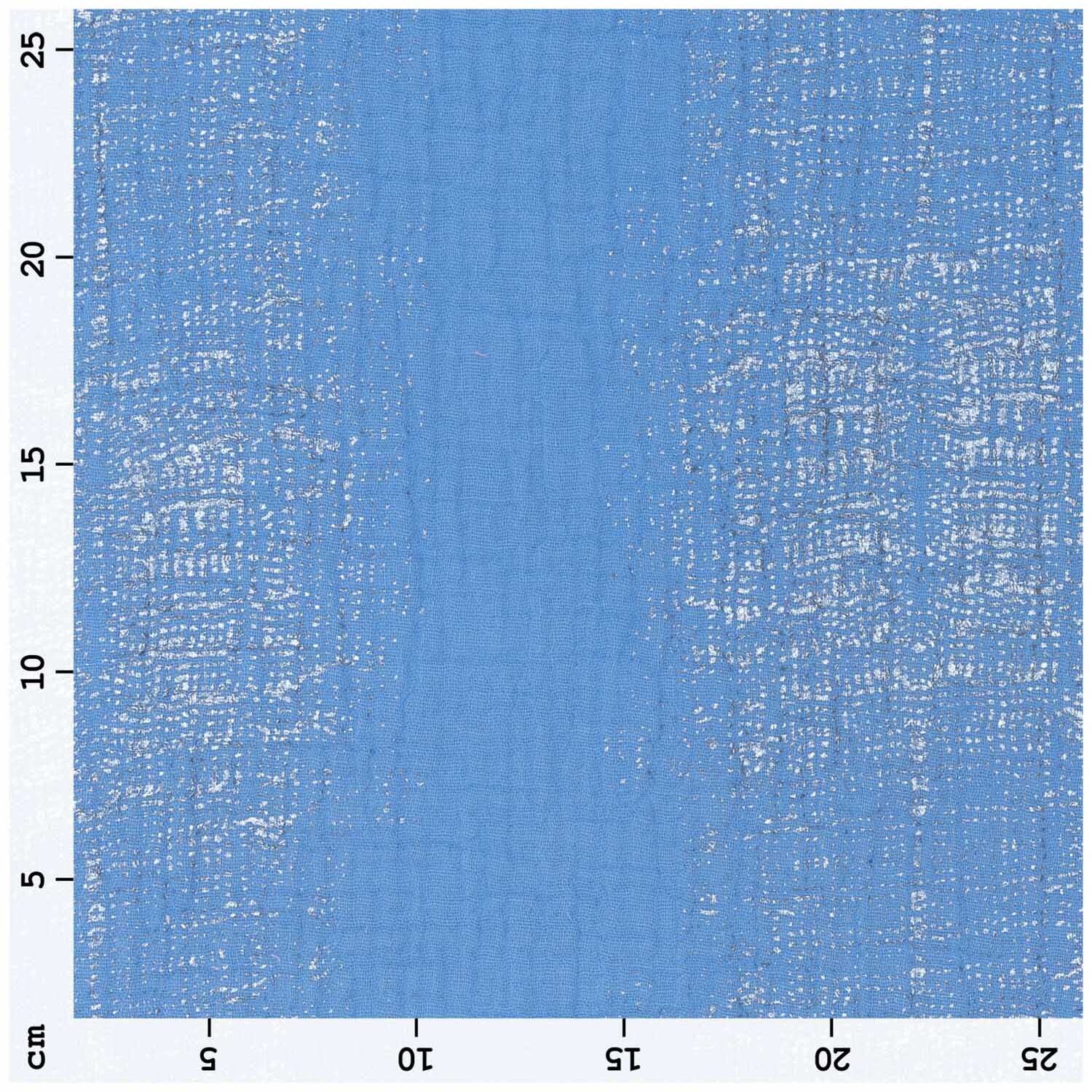 Stoffabschnitt Krinkelmusselin azur 50x130cm Hot Foil zeigt strukturierten, blauen Stoff von Rico Design. Ideal für kreative Nähprojekte.