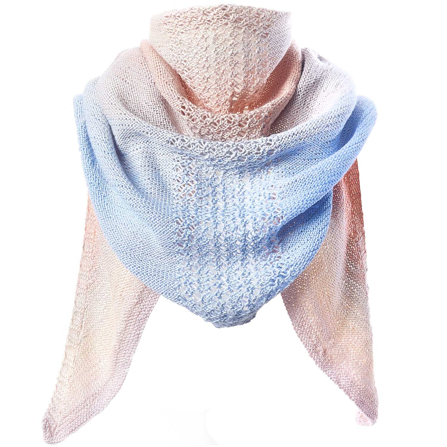 Creative Cotton Dégradé Lucky 8: Dreieckstuch in sanften Pastelltönen, gestrickt aus Rico Design Garn.