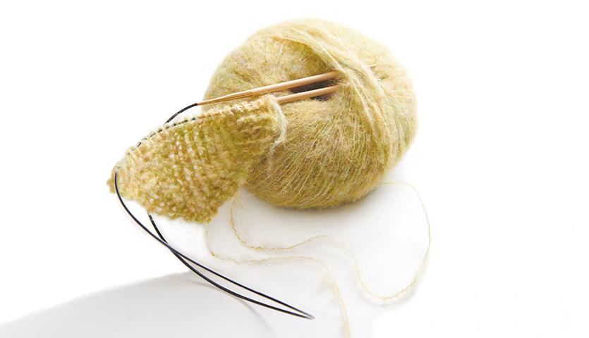 Strickanleitung für ein elegantes Dreieckstuch aus Fashion Skinny Alpaca aran, ideal für kühle Tage.