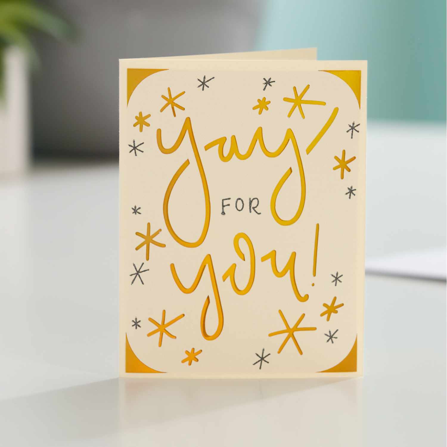 Joy Pens Glitter Gel Stifteset mit 0,8mm Spitze, ideal zum Gestalten von Karten mit handgeschriebenem "Yay for you!" in Schwarz und Gold.