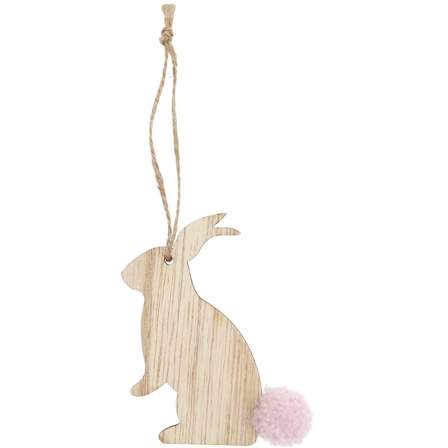 Holzanhänger Hase sitzend, naturfarben, von Rico Design mit rosa Bommel, ideal für Dekorationen.