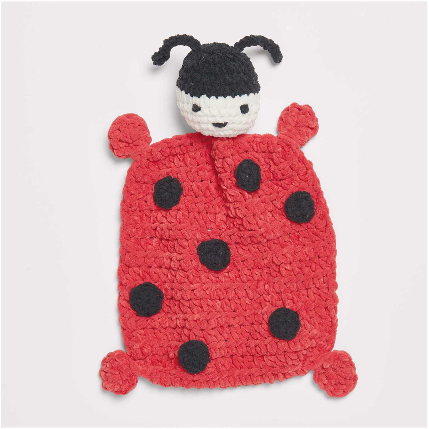 Häkelset Schmusetuch Marienkäfer Modell 19 aus Baby Chenillove: Rotes Tuch mit schwarzen Punkten und Marienkäferkopf.