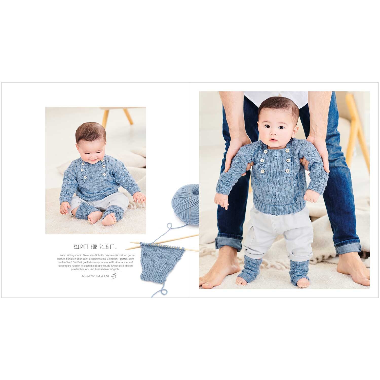 Rico Baby Heft Nr.38 zeigt ein Baby in einem blauen Strickoutfit, gehalten von einem Erwachsenen.