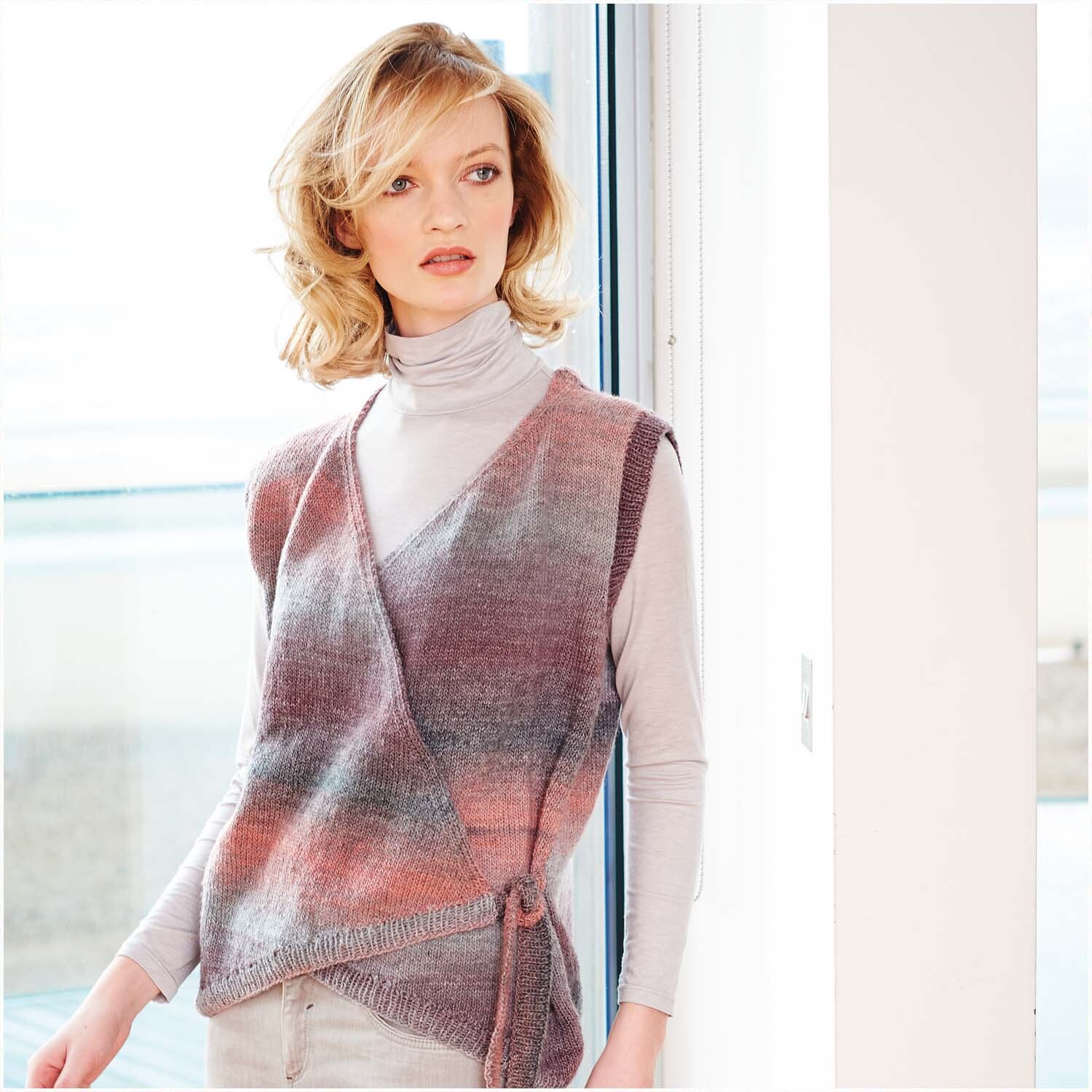 Creative Melange dk: Elegante Strickweste in sanften Pastelltönen, ideal für stilvolle Outfits.