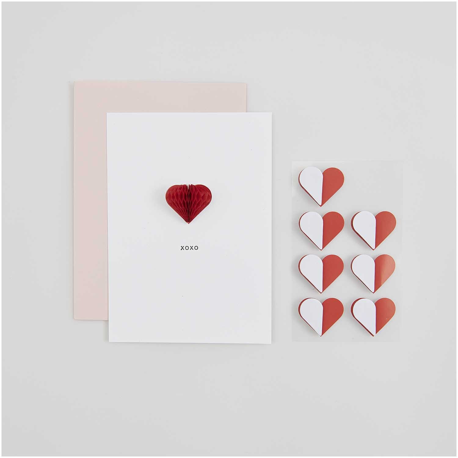 Paper Poetry Wabenpapiersticker Herzen 1 Blatt zeigt rote und weiße Herzsticker auf Karten.