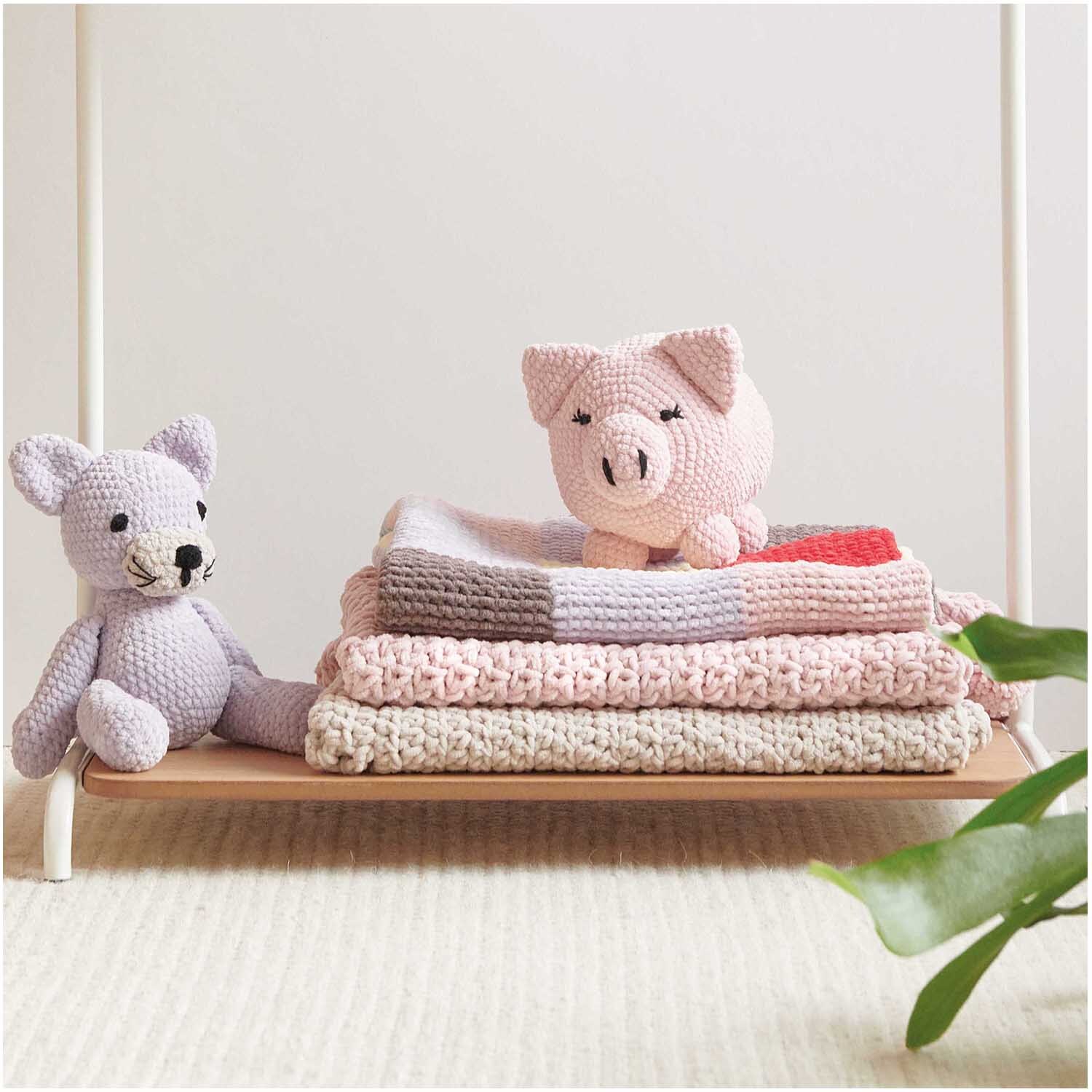 Häkelset Schweinchen Modell 13 aus Baby Chenillove von Rico Design