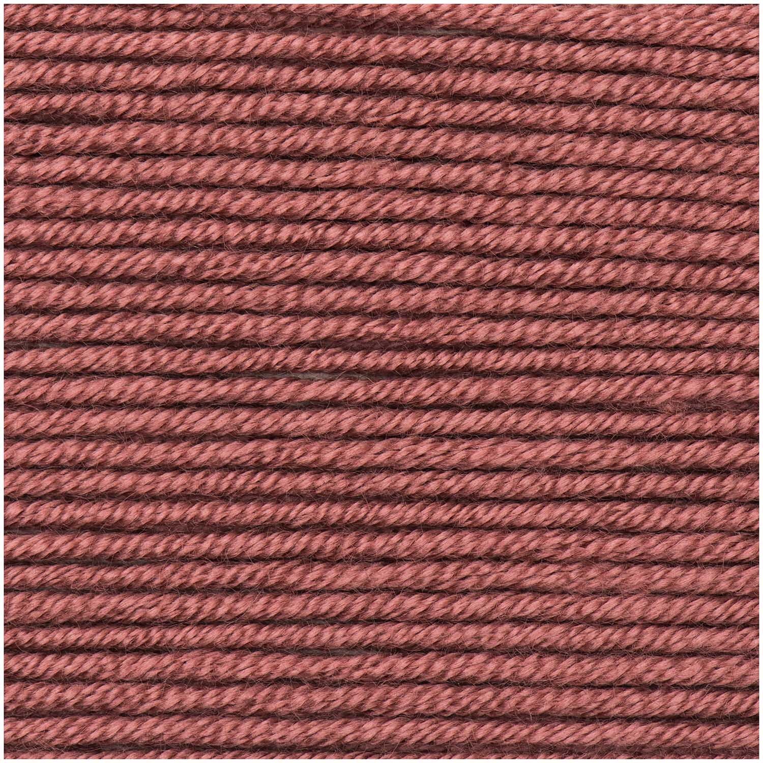 Creative Silky Touch dk: Weiches Garn in Beere von Rico Design, ideal für Strickprojekte.