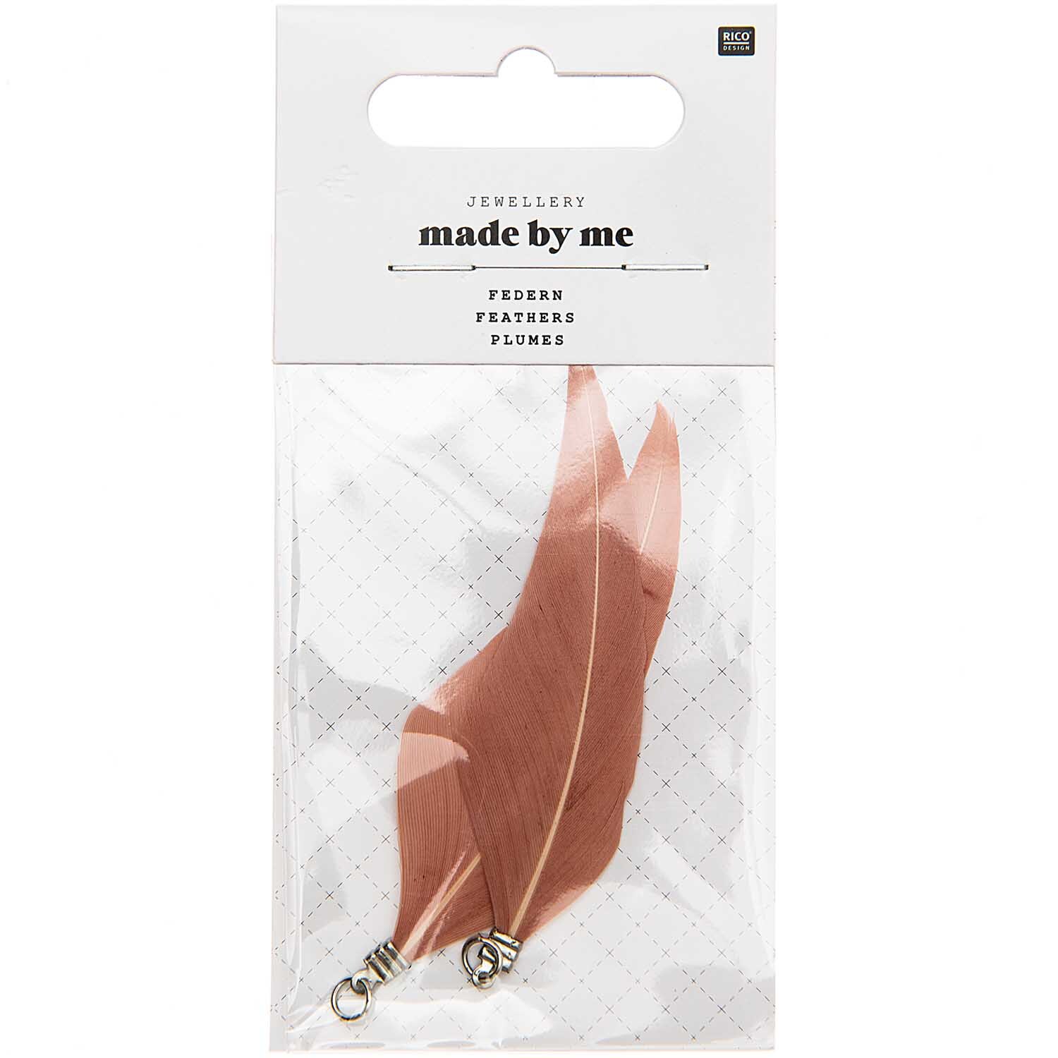 Federn mit Öse 2 Stück von Rico Design in Puder dunkel, verpackt in einer transparenten Hülle.