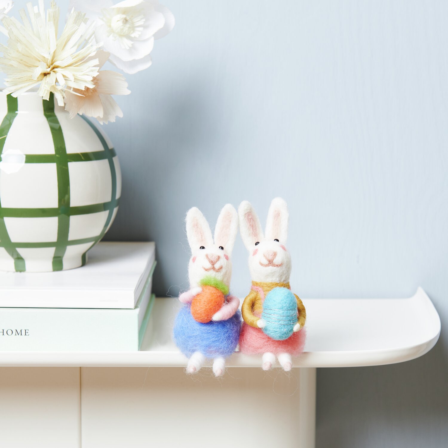 Aufhänger Filz-Hase mit Möhre 14x5x6,5cm von Rico Design