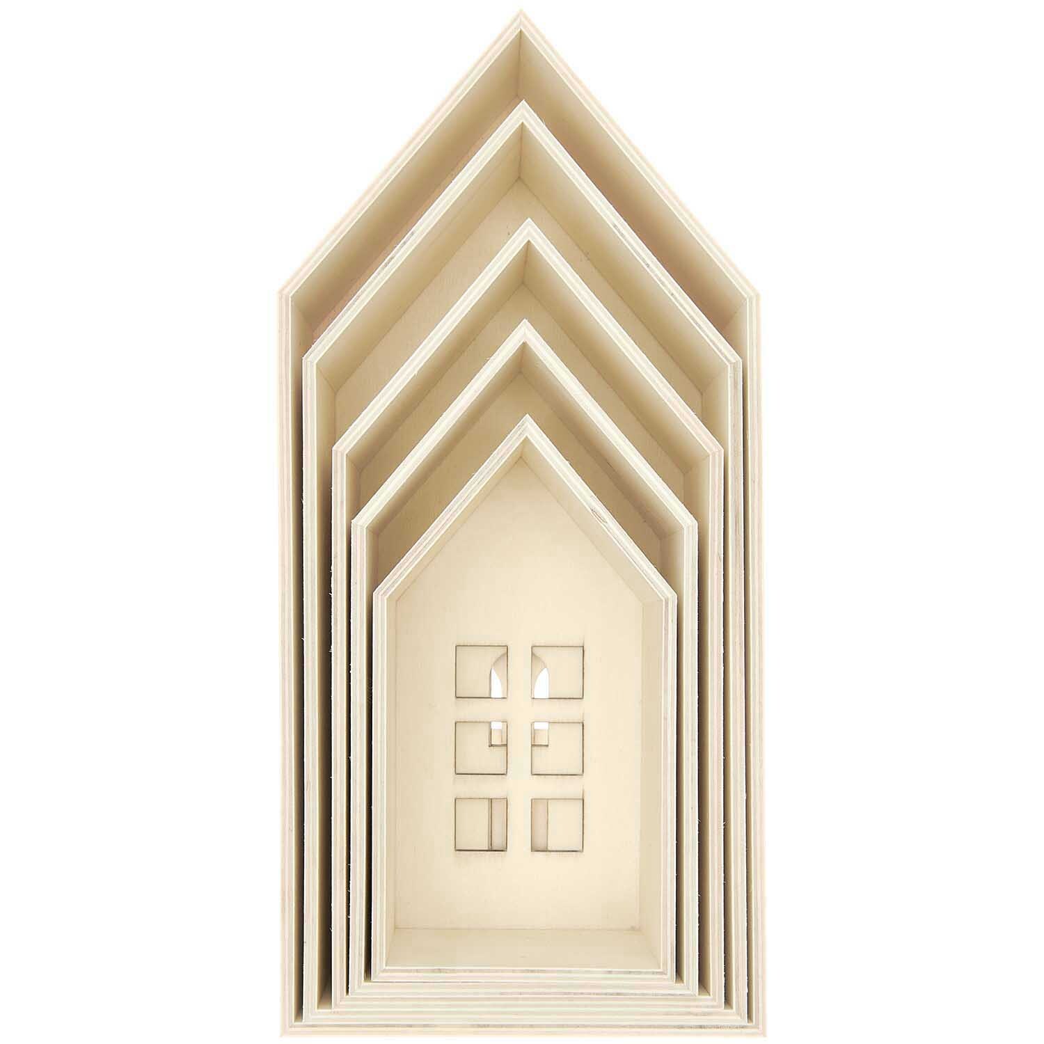 Holz-Deko-Häuser aus Holz mit Fenster von Rico Design. Verschachtelte, naturfarbene Holzhäuser mit Fensterausschnitten. Ideal für kreative Dekorationen.