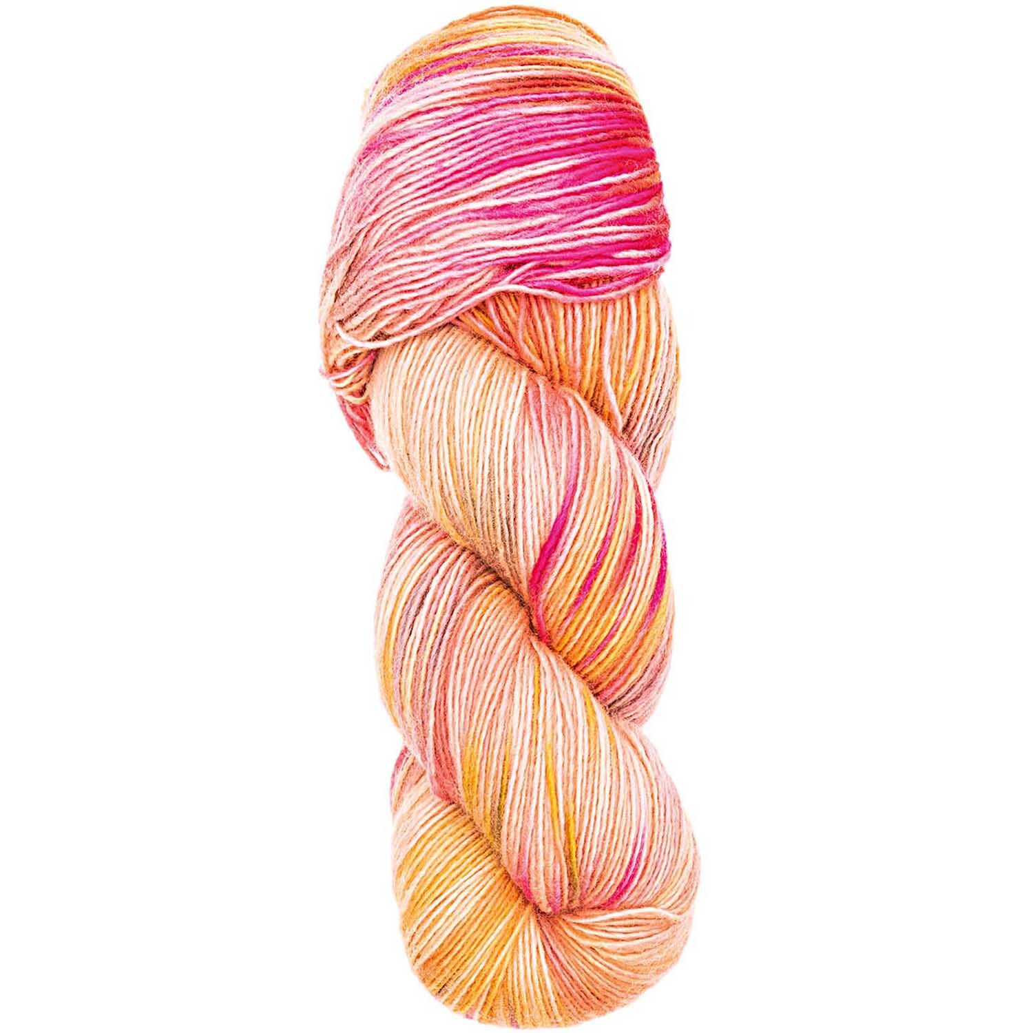 Luxury Hand-Dyed Happiness dk von Rico Design in Lachs-Gelb, 100g Strang mit 390m Länge.