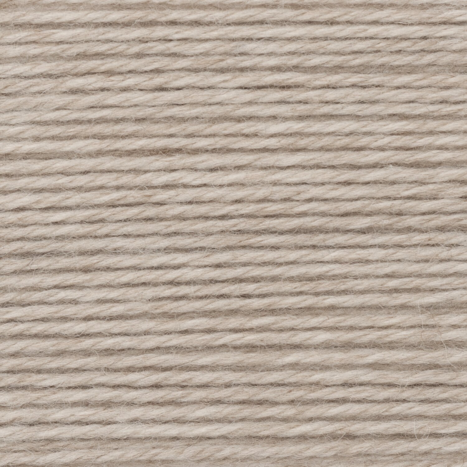 Wickelkarte des Garns Essentials Soft Merino aran in der Farbe 081 Camel-Melange.