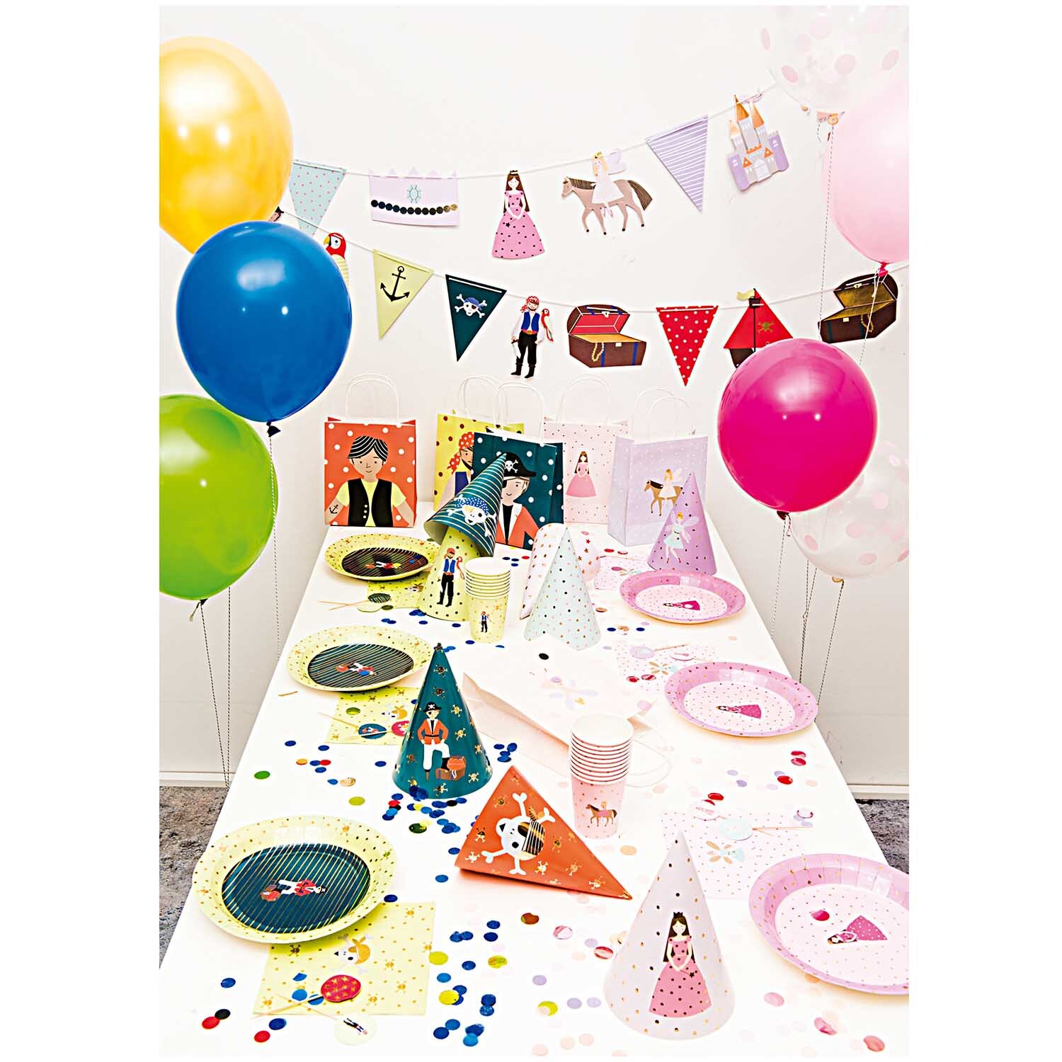 Partyhüte Prinzessin 20cm 8 Stück auf einem festlich dekorierten Tisch mit bunten Ballons und Girlanden. Perfekt für eine farbenfrohe Feier.