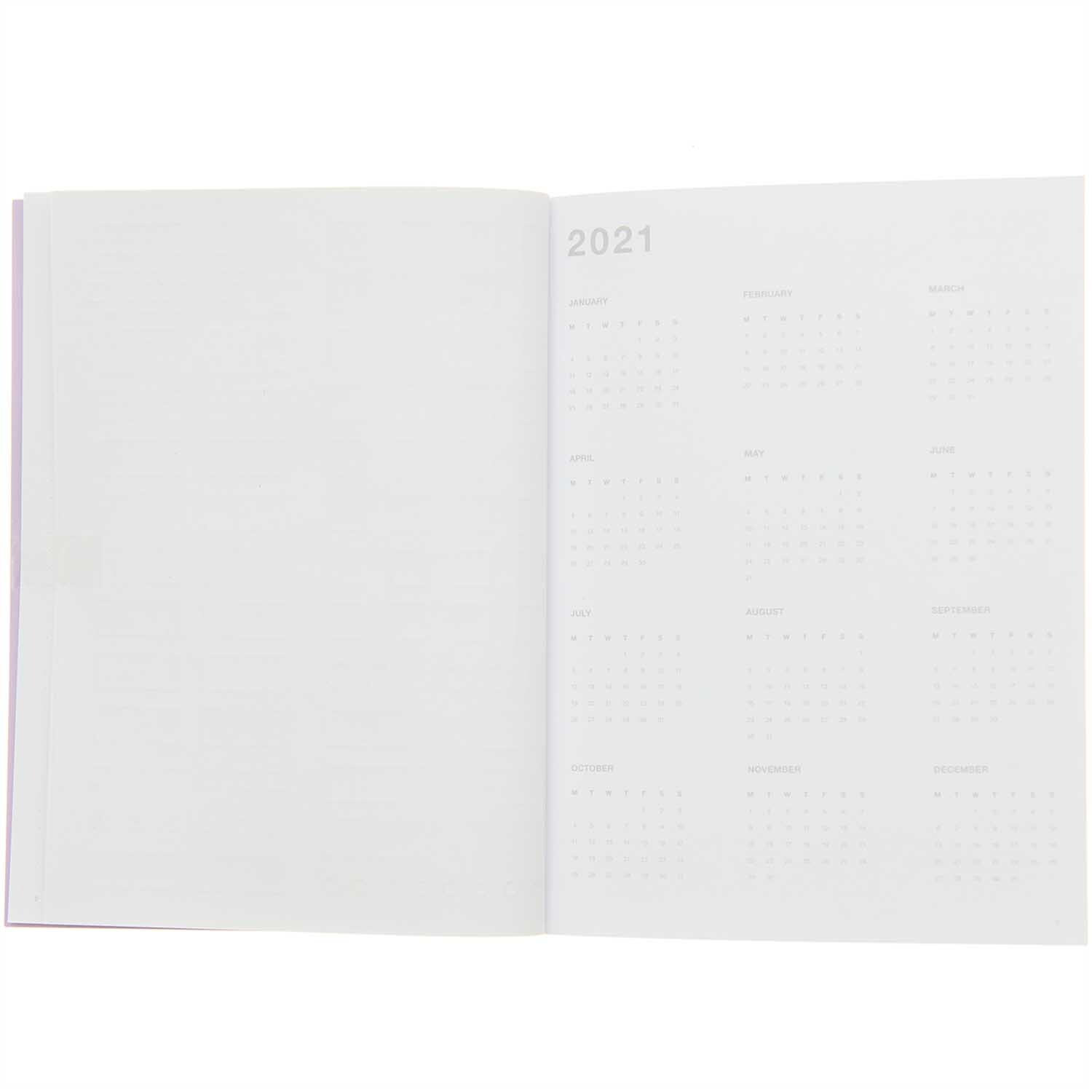 Paper Poetry Bullet Diary Softcover mit irisierendem Einband, 16x21cm, 80 Blatt, geöffnet auf 2021-Kalenderseite. Ideal für kreative Planung.