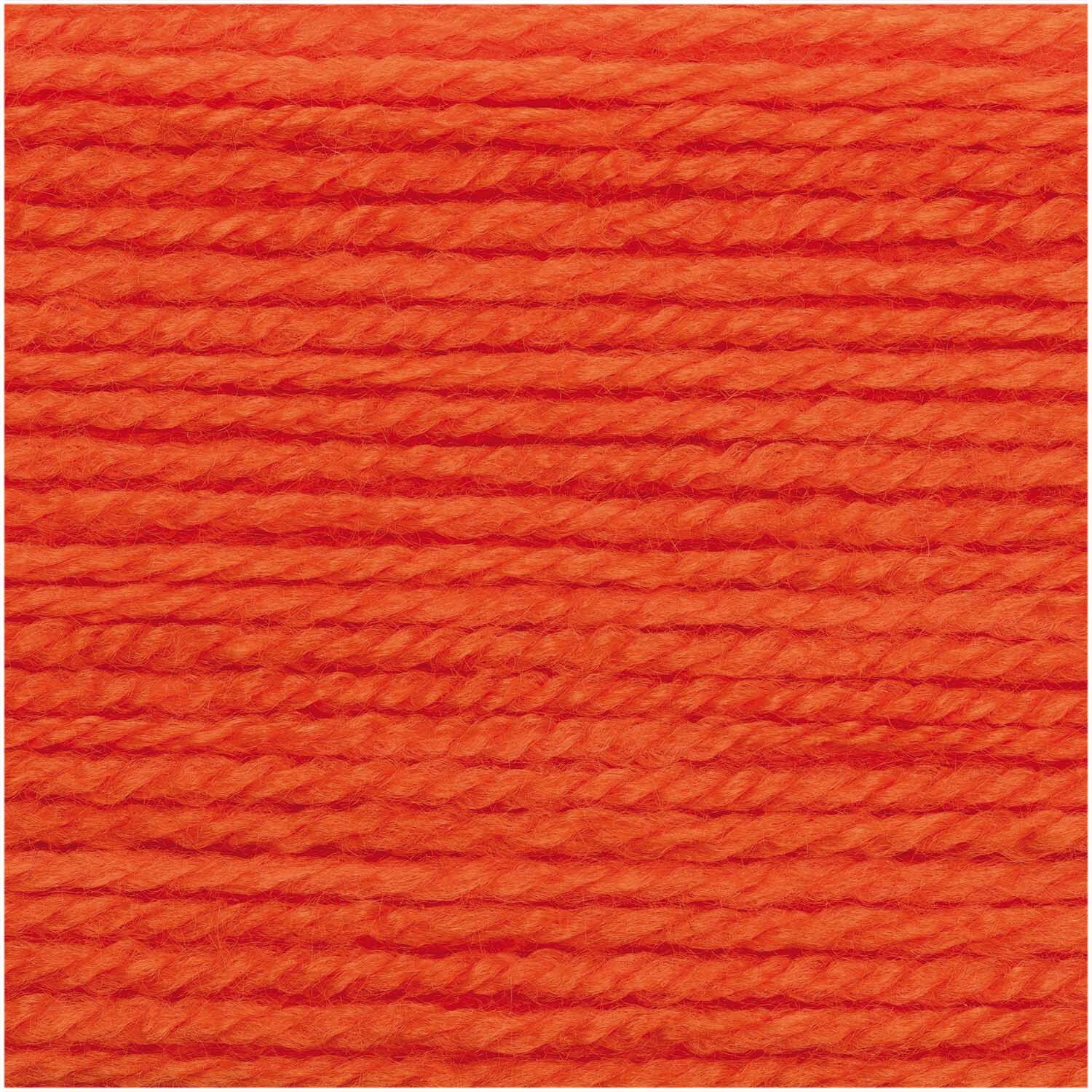 Basic Soft Acryl dk von Rico Design in leuchtendem Orange, 50g Knäuel mit 155m Länge, Nahaufnahme der weichen Textur.