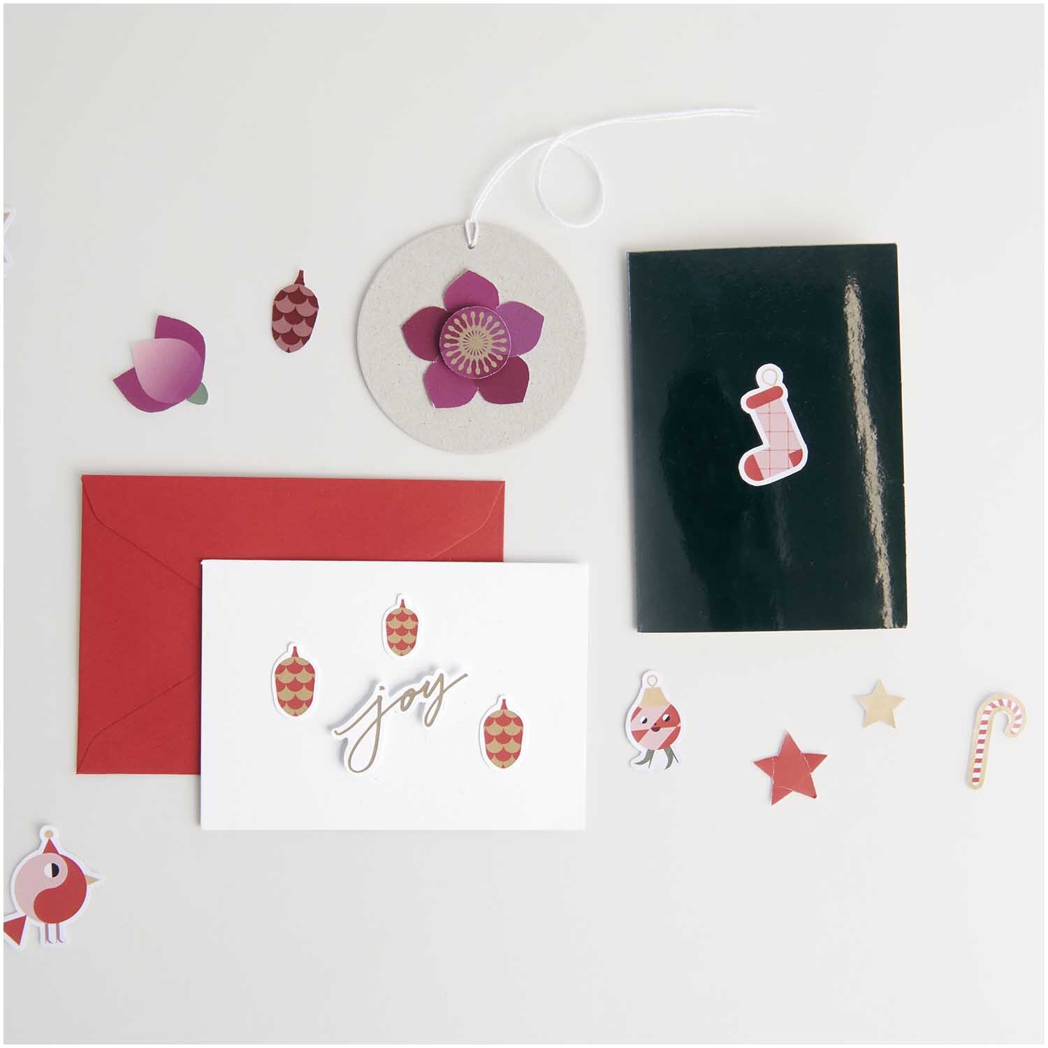 Paper Poetry Motivpapierblock Christmas Rocks! zeigt festliche Karten und Dekorationen mit weihnachtlichen Motiven von Rico Design.