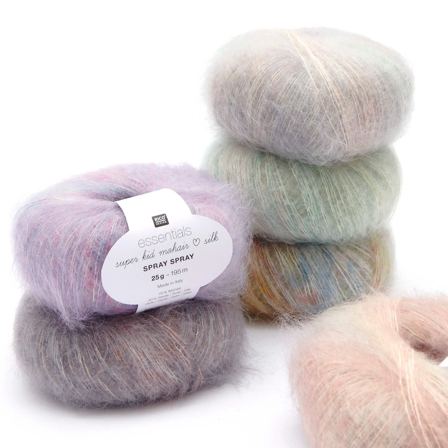 Essentials Super Kid Mohair L Silk Spray zeigt ein luxuriöses Garn in sanften Pastelltönen von Rico Design, ideal für romantische Strickprojekte.