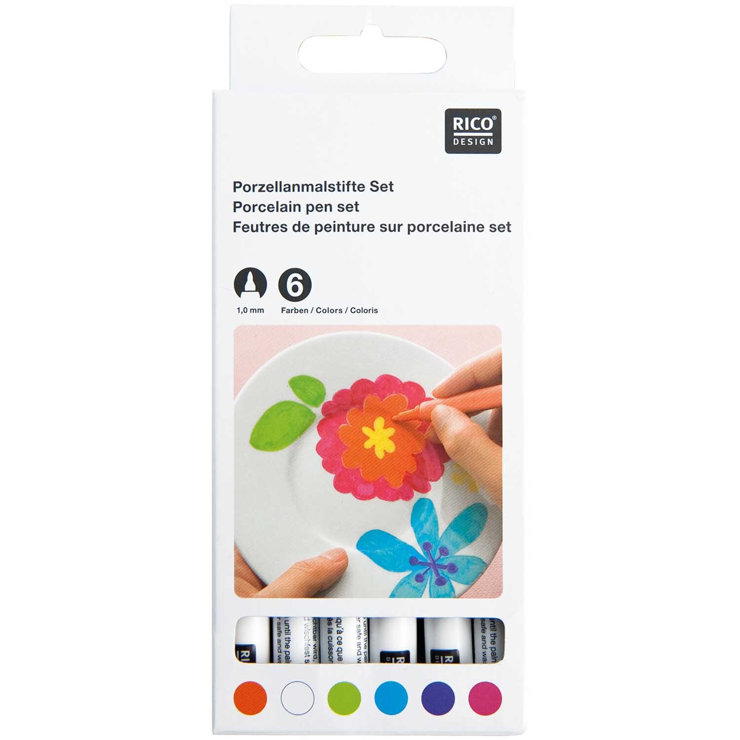 Porzellanmalstifte Fashion 6er Set von Rico Design, ideal zum Bemalen von Keramik mit leuchtenden Farben. Hände gestalten bunte Blumen auf einem Teller.