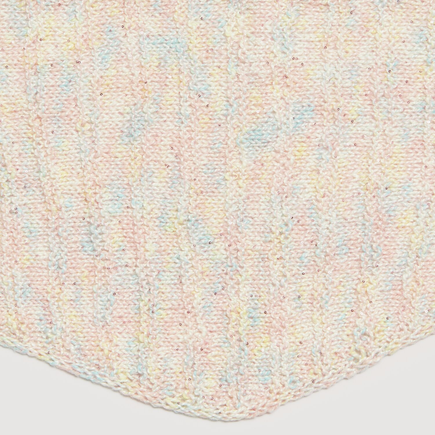 Made by Me No. 20 Frühjahr-Sommer: Strickstoff in zarten Pastelltönen von Rico Design, ideal für kreative Sommerprojekte.