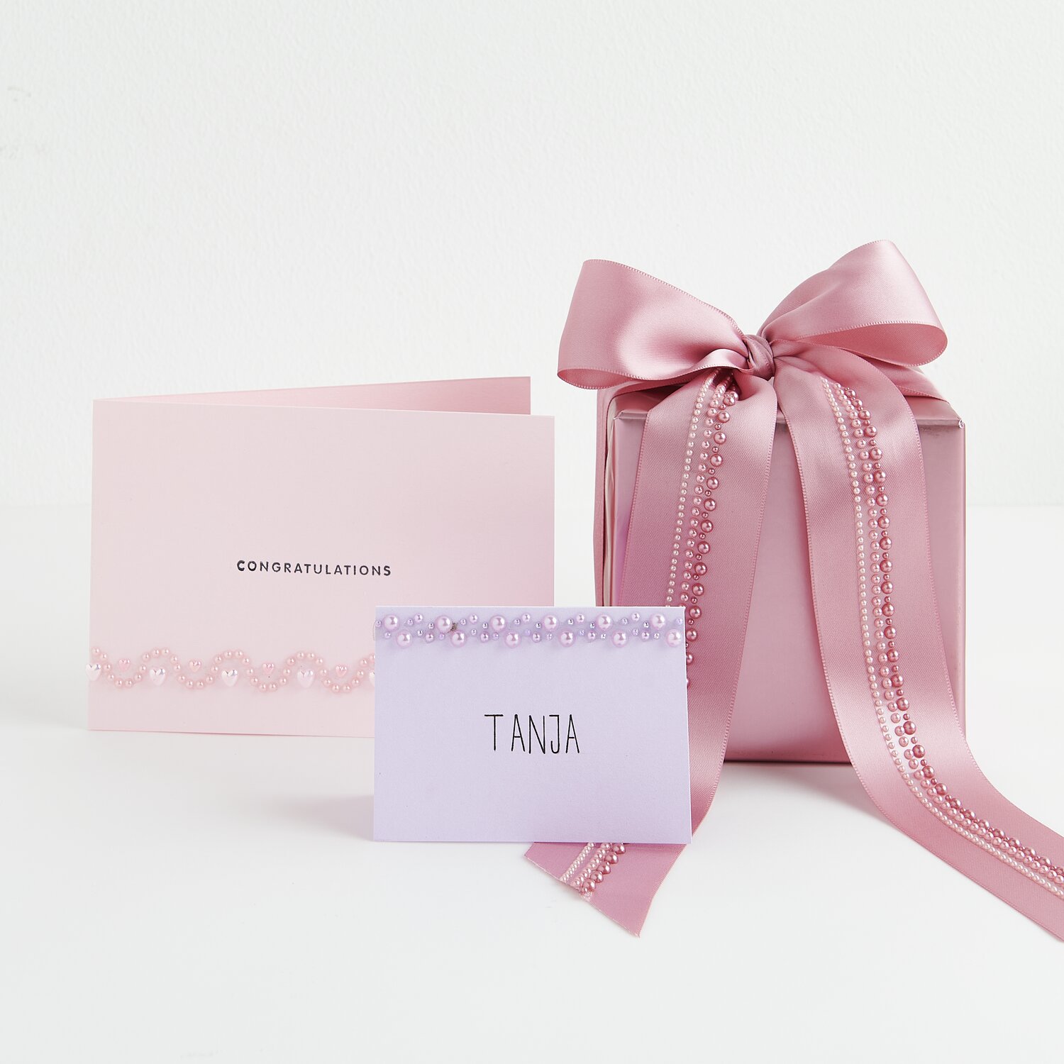 Paper Poetry Perlentape Herzen Rosé zeigt ein elegantes Perlentape in Herzform, ideal für kreative Bastelprojekte. Marke: Rico Design.
