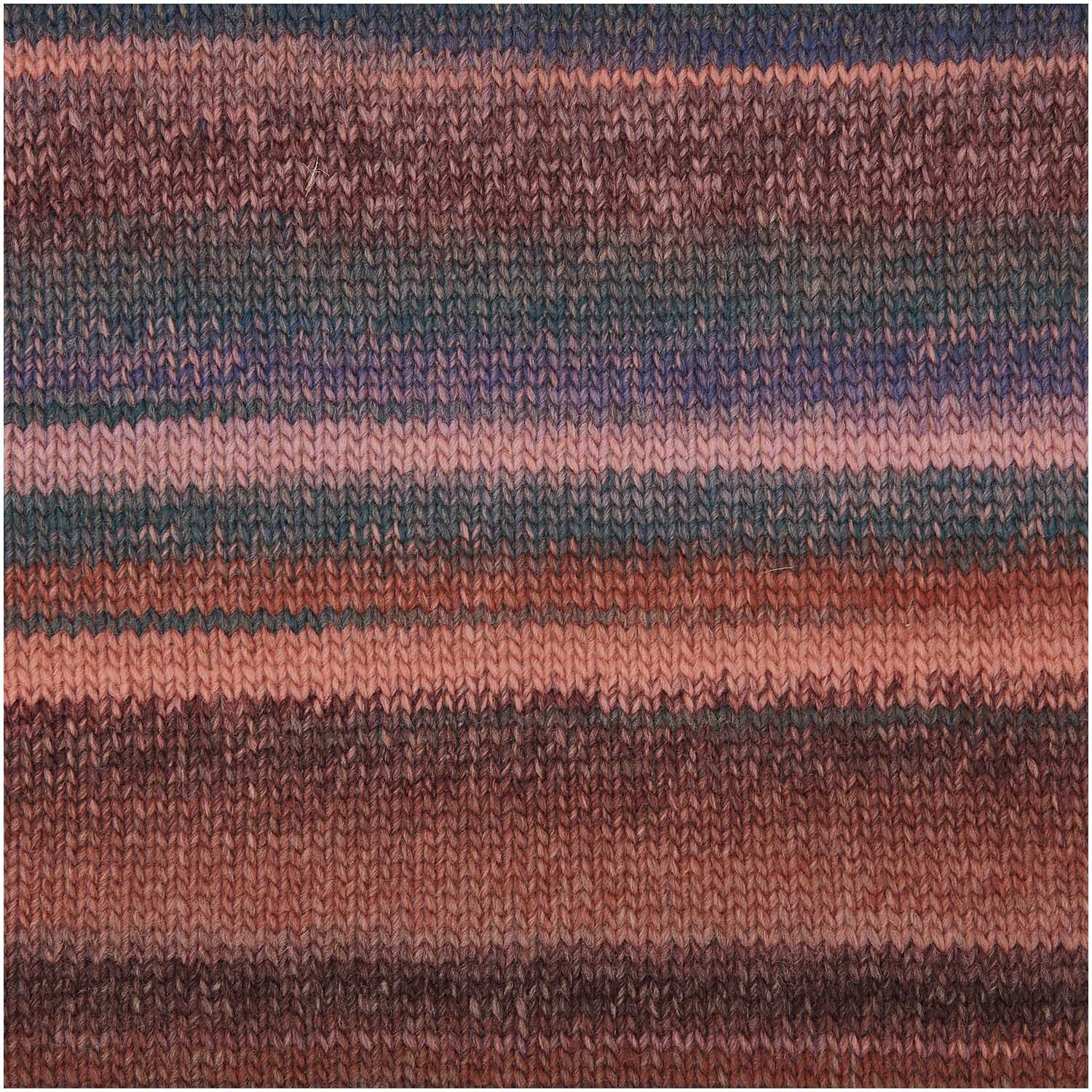 Creative Melange chunky von Rico Design zeigt ein gestricktes Muster in warmen, melierten Tönen. Ideal für kreative Strickprojekte.