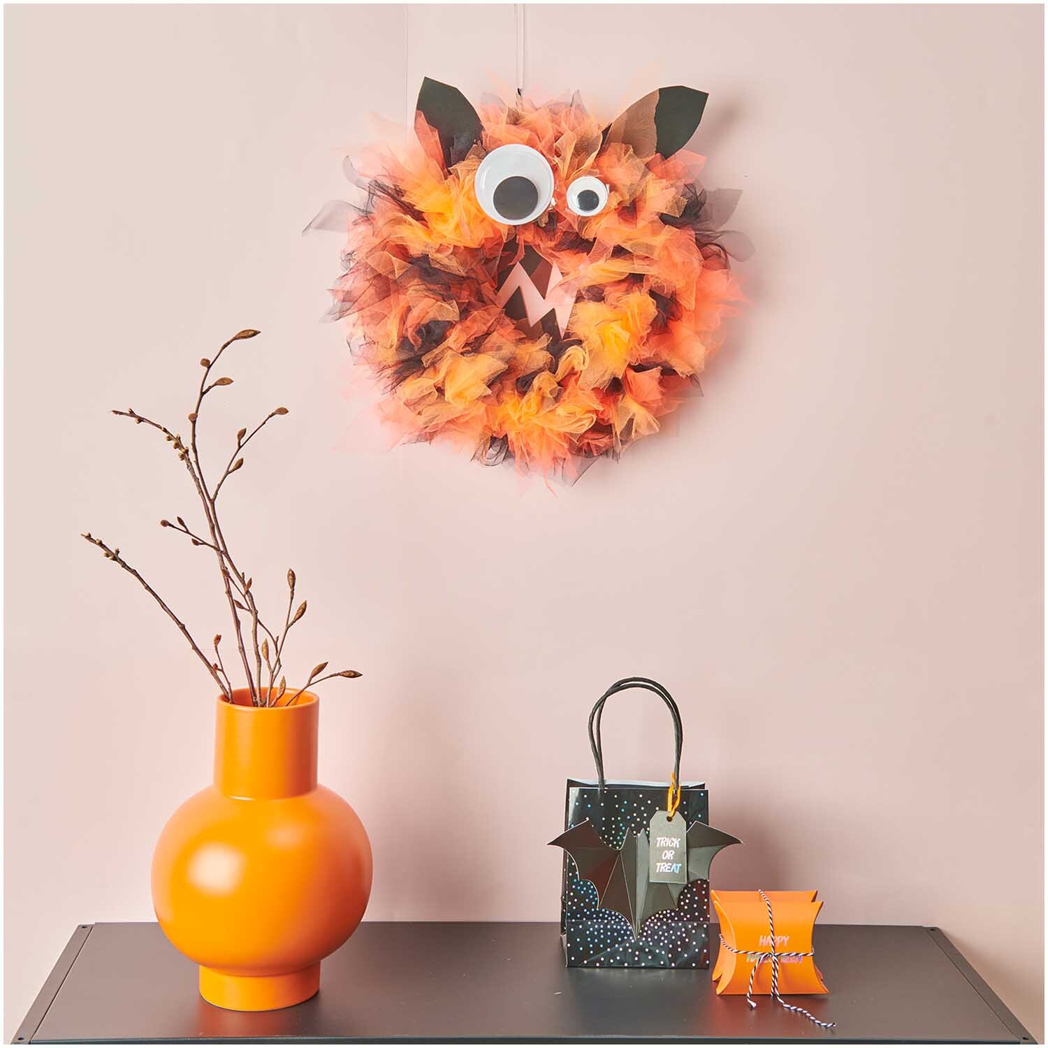 Tüll 50cm 5m: Hochwertiger Tüllstoff von Rico Design in zartem Design, ideal für kreative Projekte.