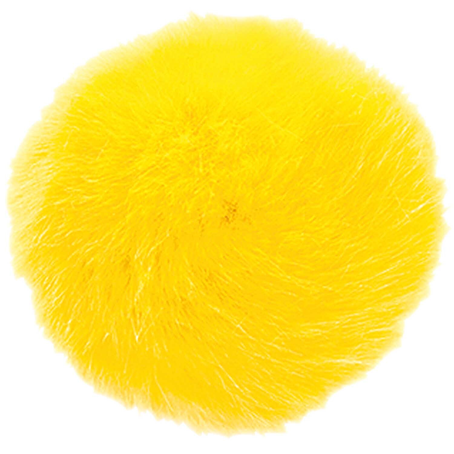 Kunstfellbommel 10cm von Rico Design in leuchtendem Gelb, ideal für kreative DIY-Projekte.