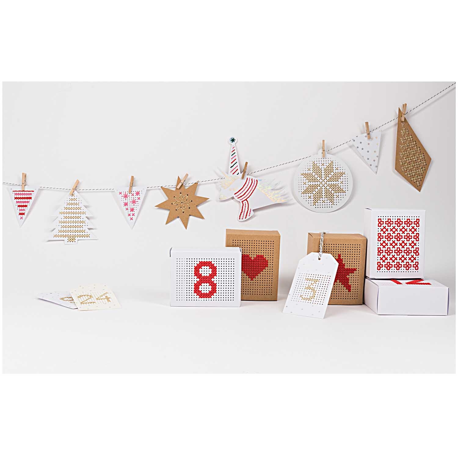 Paper Poetry Motivstickkarton X-MAS gold 8 Stück Kraftpapier mit Garn von Rico Design