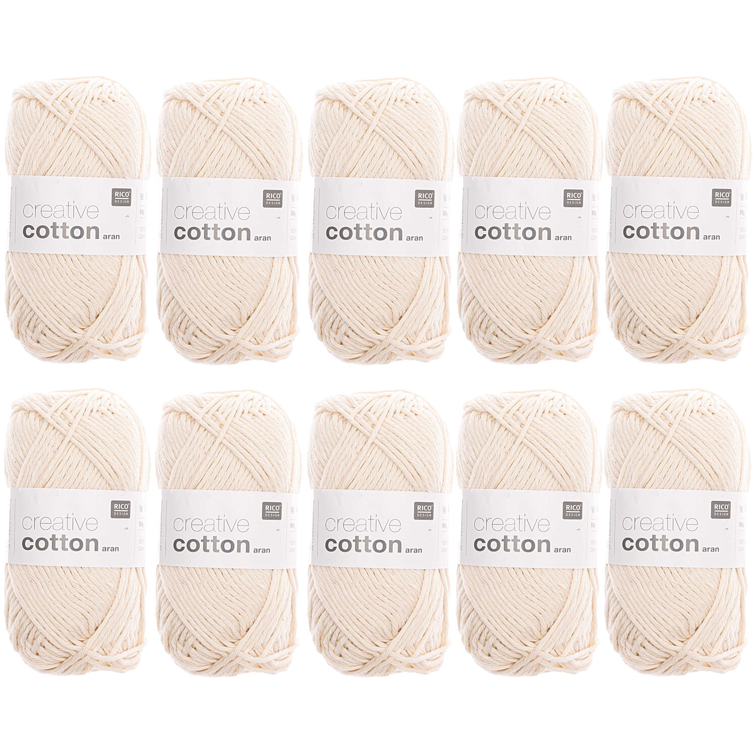 Wollpaket Creative Cotton aran: Zehn cremefarbene 50g-Knäuel von Rico Design, ideal für Strickprojekte.
