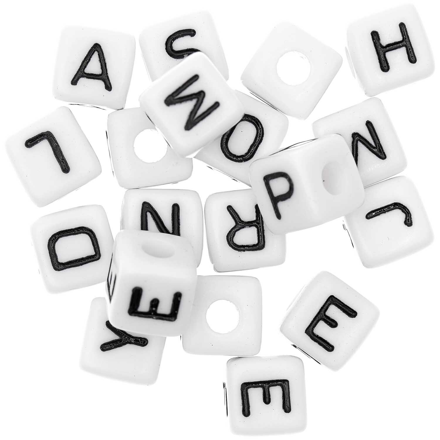 Itoshii - Ponii Beads Würfelperlen Set mit 19 weißen Perlen, Buchstaben in Schwarz, von Rico Design.