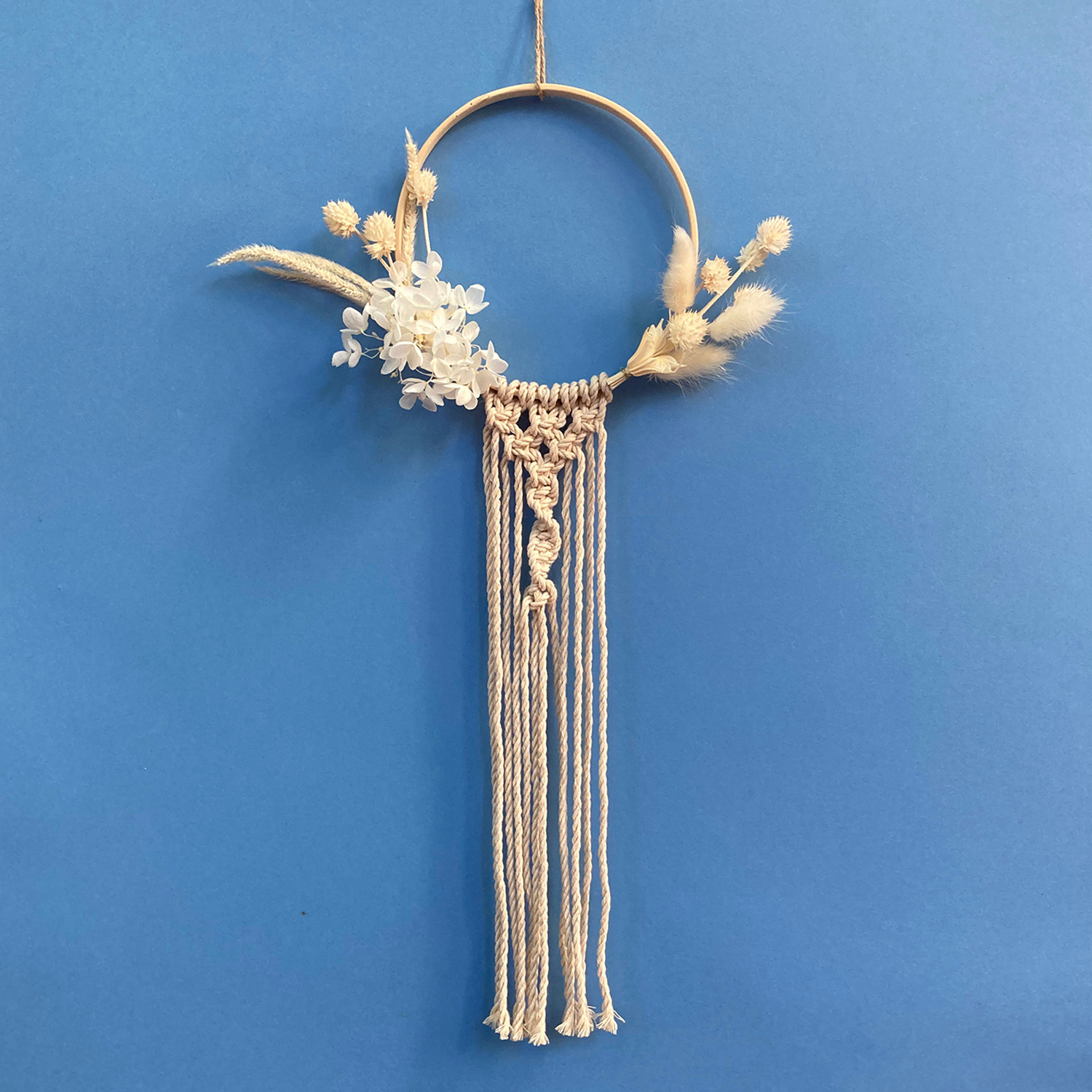 Bastelanleitung Makramee-Kränze mit Trockenblumen von idee. Creativmarkt 